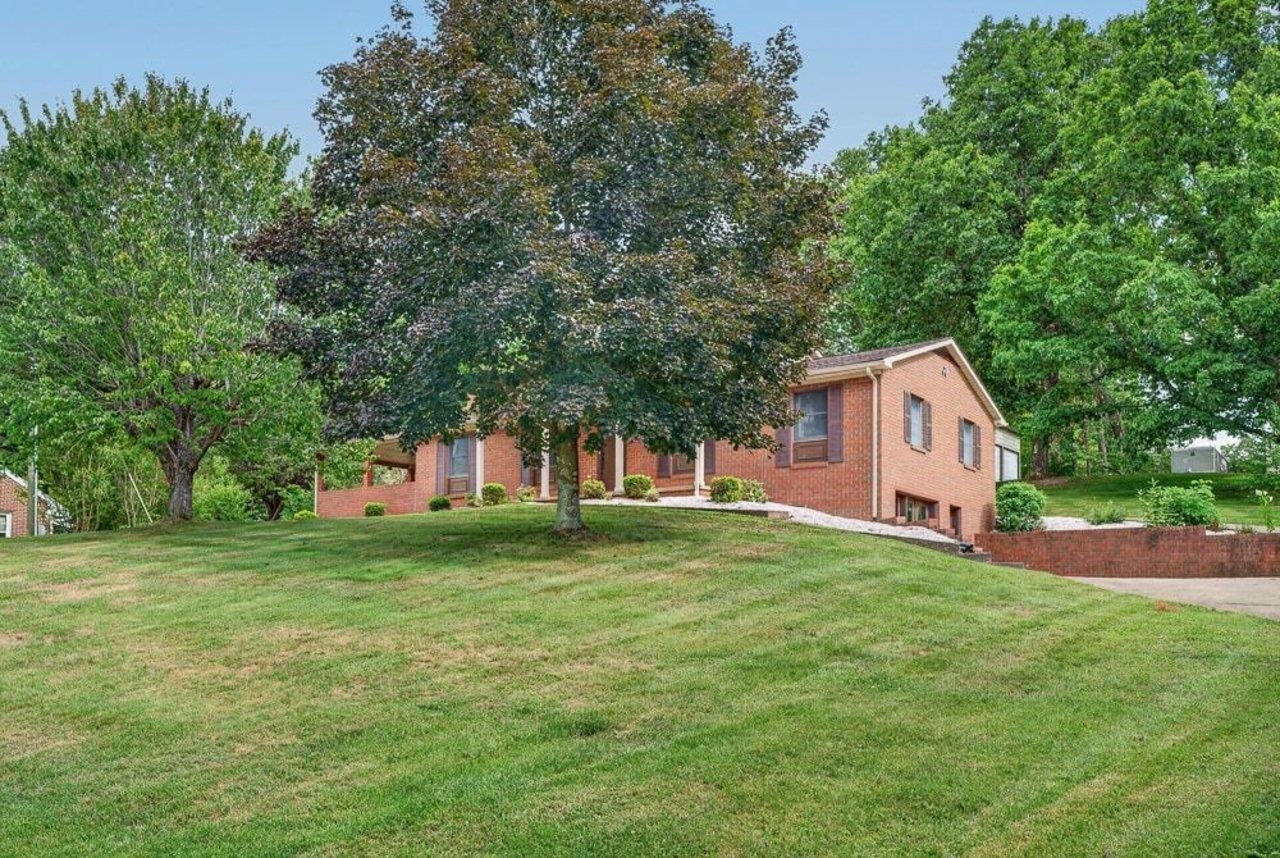 822 PARKERSBURG TPKE, STAUNTON, Virginia 24401, 3 Bedrooms Bedrooms, ,2 BathroomsBathrooms,Residential,822 PARKERSBURG TPKE,680439 MLS # 680439 822 PARKERSBURG TPKE, STAUNTON, Virginia 24401, 3 Bedrooms Bedrooms, ,2 BathroomsBathrooms,Residential,822 PARKERSBURG TPKE,680439 MLS # 680439