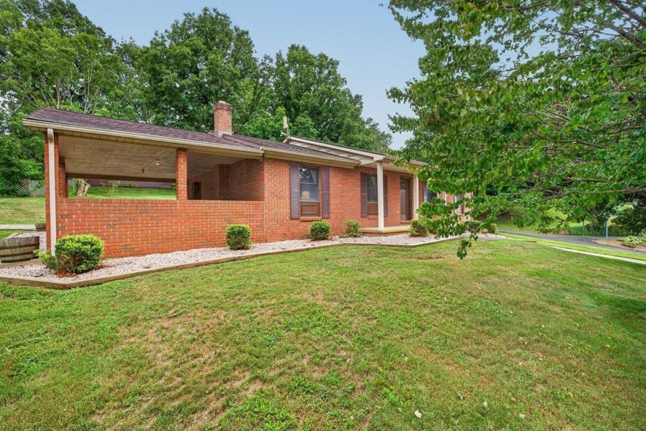 822 PARKERSBURG TPKE, STAUNTON, Virginia 24401, 3 Bedrooms Bedrooms, ,2 BathroomsBathrooms,Residential,822 PARKERSBURG TPKE,680439 MLS # 680439 822 PARKERSBURG TPKE, STAUNTON, Virginia 24401, 3 Bedrooms Bedrooms, ,2 BathroomsBathrooms,Residential,822 PARKERSBURG TPKE,680439 MLS # 680439