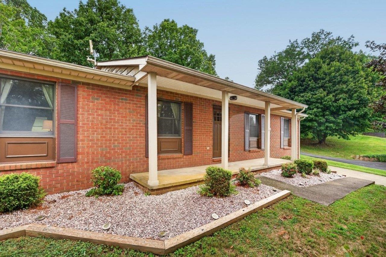 822 PARKERSBURG TPKE, STAUNTON, Virginia 24401, 3 Bedrooms Bedrooms, ,2 BathroomsBathrooms,Residential,822 PARKERSBURG TPKE,680439 MLS # 680439 822 PARKERSBURG TPKE, STAUNTON, Virginia 24401, 3 Bedrooms Bedrooms, ,2 BathroomsBathrooms,Residential,822 PARKERSBURG TPKE,680439 MLS # 680439