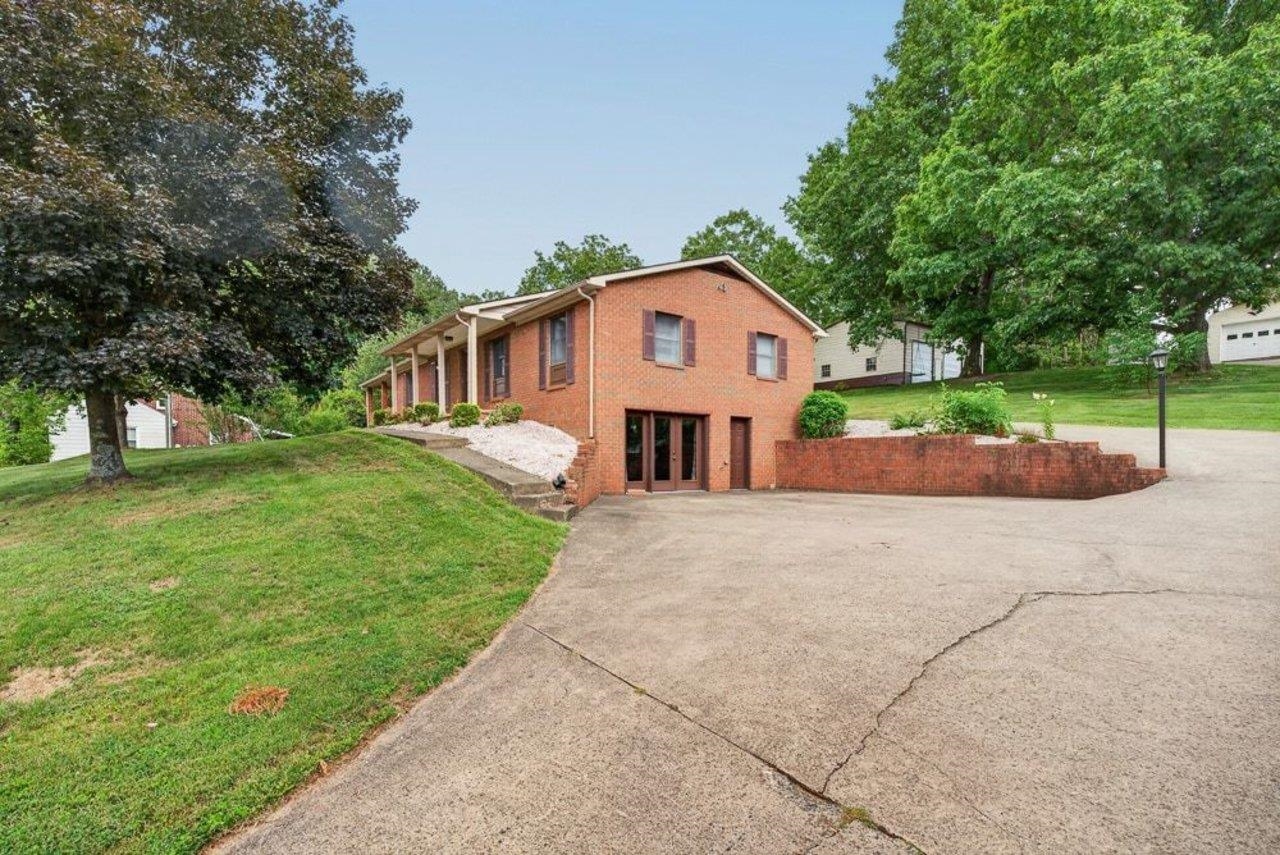 822 PARKERSBURG TPKE, STAUNTON, Virginia 24401, 3 Bedrooms Bedrooms, ,2 BathroomsBathrooms,Residential,822 PARKERSBURG TPKE,680439 MLS # 680439 822 PARKERSBURG TPKE, STAUNTON, Virginia 24401, 3 Bedrooms Bedrooms, ,2 BathroomsBathrooms,Residential,822 PARKERSBURG TPKE,680439 MLS # 680439