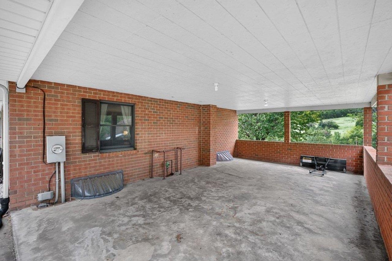 822 PARKERSBURG TPKE, STAUNTON, Virginia 24401, 3 Bedrooms Bedrooms, ,2 BathroomsBathrooms,Residential,822 PARKERSBURG TPKE,680439 MLS # 680439 822 PARKERSBURG TPKE, STAUNTON, Virginia 24401, 3 Bedrooms Bedrooms, ,2 BathroomsBathrooms,Residential,822 PARKERSBURG TPKE,680439 MLS # 680439