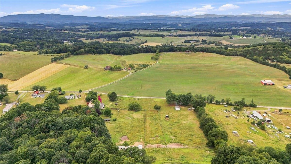 1100 QUICKS MILL RD, STAUNTON, Virginia 24401, 5 Bedrooms Bedrooms, ,3 BathroomsBathrooms,Residential,1100 QUICKS MILL RD,680542 MLS # 680542 1100 QUICKS MILL RD, STAUNTON, Virginia 24401, 5 Bedrooms Bedrooms, ,3 BathroomsBathrooms,Residential,1100 QUICKS MILL RD,680542 MLS # 680542