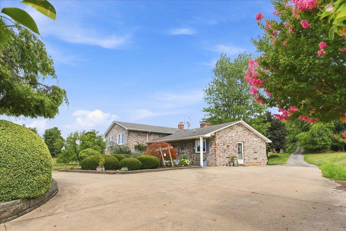 1100 QUICKS MILL RD, STAUNTON, Virginia 24401, 5 Bedrooms Bedrooms, ,3 BathroomsBathrooms,Residential,1100 QUICKS MILL RD,680542 MLS # 680542 1100 QUICKS MILL RD, STAUNTON, Virginia 24401, 5 Bedrooms Bedrooms, ,3 BathroomsBathrooms,Residential,1100 QUICKS MILL RD,680542 MLS # 680542