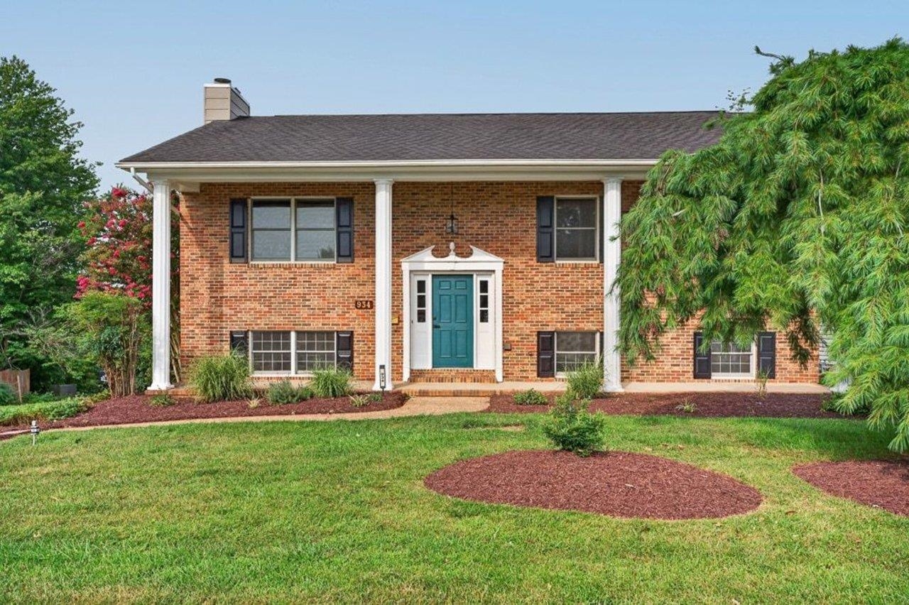 934 NORTHFIELD CT, HARRISONBURG, Virginia 22802, 4 Bedrooms Bedrooms, ,3 BathroomsBathrooms,Residential,934 NORTHFIELD CT,680639 MLS # 680639 934 NORTHFIELD CT, HARRISONBURG, Virginia 22802, 4 Bedrooms Bedrooms, ,3 BathroomsBathrooms,Residential,934 NORTHFIELD CT,680639 MLS # 680639