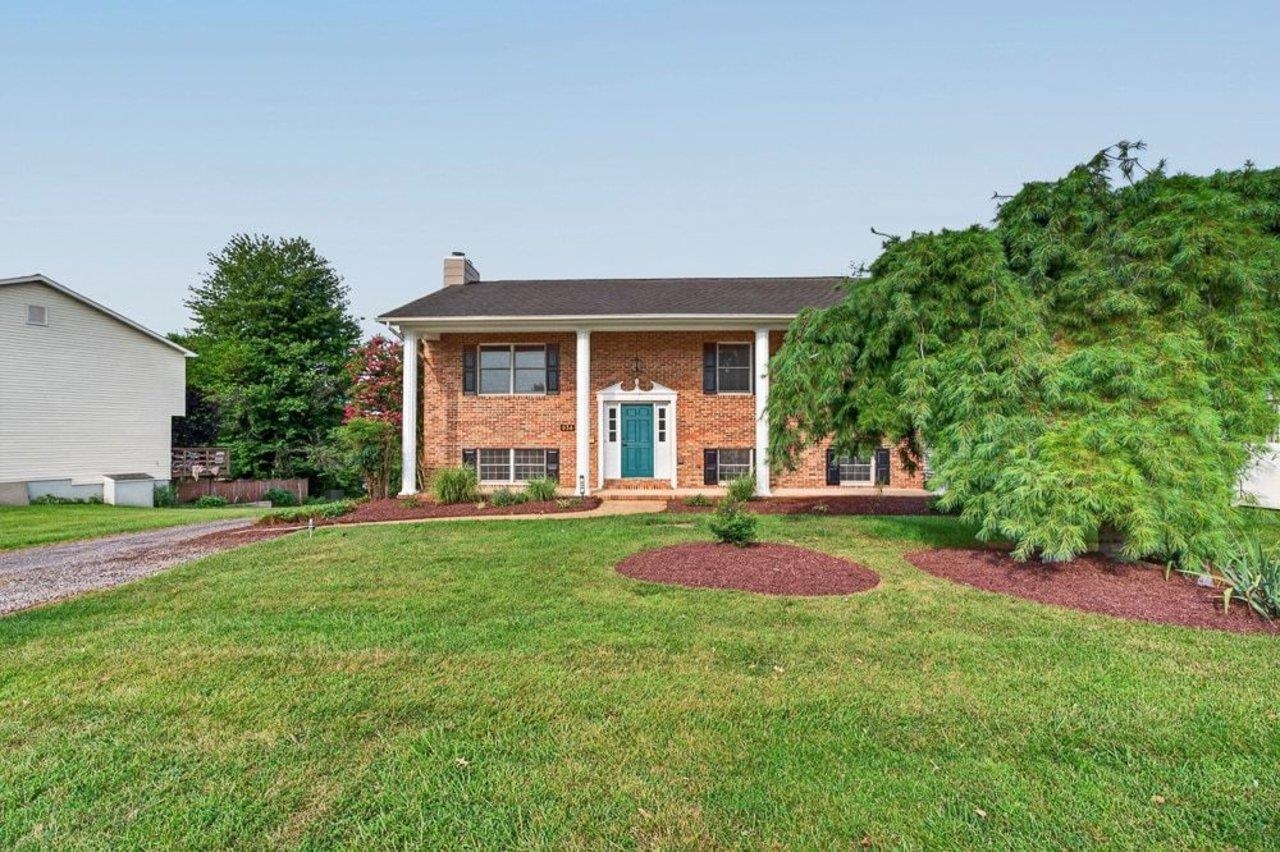 934 NORTHFIELD CT, HARRISONBURG, Virginia 22802, 4 Bedrooms Bedrooms, ,3 BathroomsBathrooms,Residential,934 NORTHFIELD CT,680639 MLS # 680639 934 NORTHFIELD CT, HARRISONBURG, Virginia 22802, 4 Bedrooms Bedrooms, ,3 BathroomsBathrooms,Residential,934 NORTHFIELD CT,680639 MLS # 680639