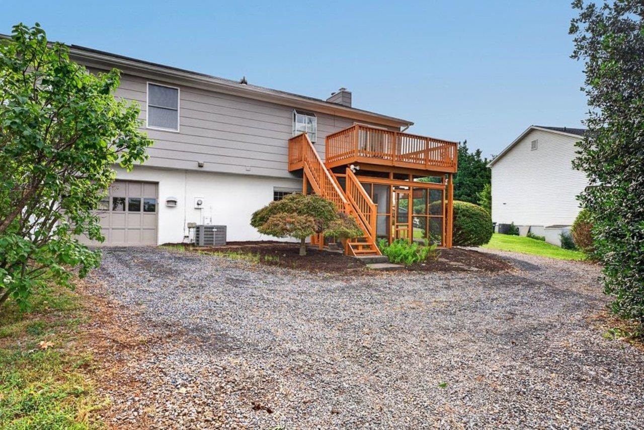 934 NORTHFIELD CT, HARRISONBURG, Virginia 22802, 4 Bedrooms Bedrooms, ,3 BathroomsBathrooms,Residential,934 NORTHFIELD CT,680639 MLS # 680639 934 NORTHFIELD CT, HARRISONBURG, Virginia 22802, 4 Bedrooms Bedrooms, ,3 BathroomsBathrooms,Residential,934 NORTHFIELD CT,680639 MLS # 680639