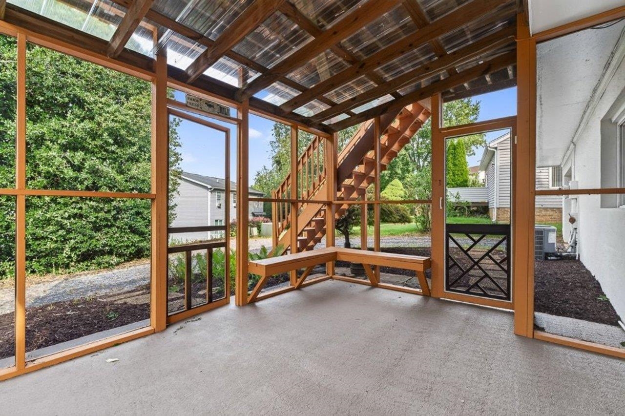 934 NORTHFIELD CT, HARRISONBURG, Virginia 22802, 4 Bedrooms Bedrooms, ,3 BathroomsBathrooms,Residential,934 NORTHFIELD CT,680639 MLS # 680639 934 NORTHFIELD CT, HARRISONBURG, Virginia 22802, 4 Bedrooms Bedrooms, ,3 BathroomsBathrooms,Residential,934 NORTHFIELD CT,680639 MLS # 680639