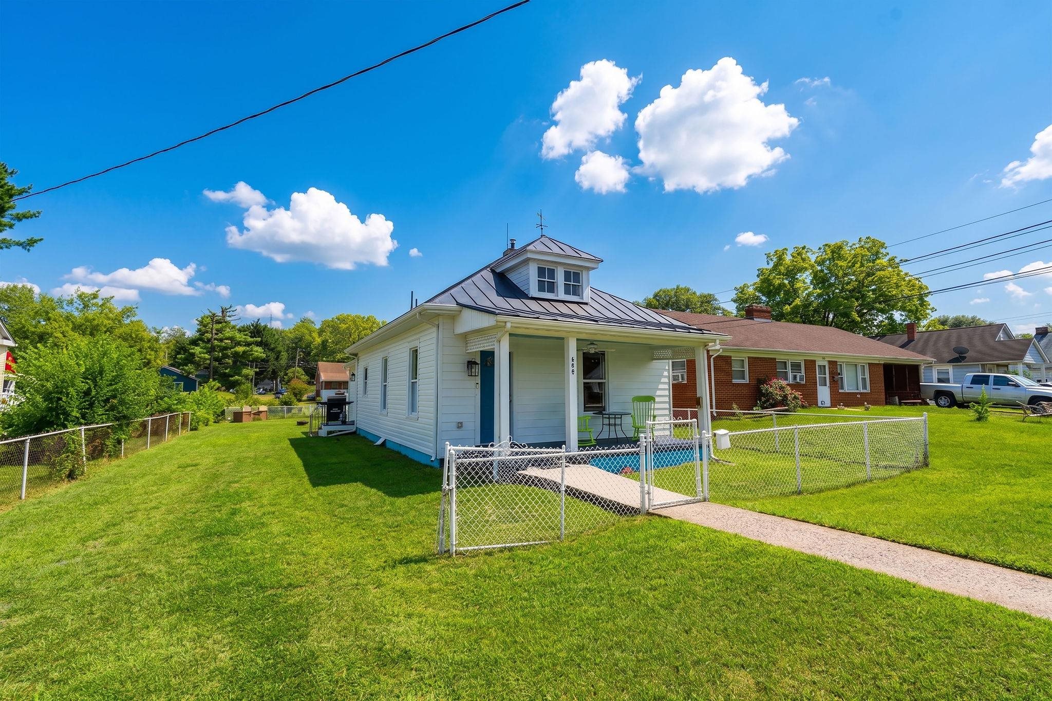 540 N BATH AVE, WAYNESBORO, Virginia 22980, 2 Bedrooms Bedrooms, ,2 BathroomsBathrooms,Residential,540 N BATH AVE,680640 MLS # 680640 540 N BATH AVE, WAYNESBORO, Virginia 22980, 2 Bedrooms Bedrooms, ,2 BathroomsBathrooms,Residential,540 N BATH AVE,680640 MLS # 680640