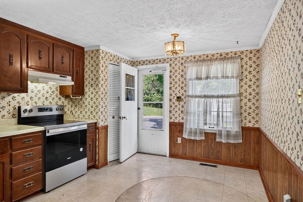 2755 LEE JACKSON HWY, STAUNTON, Virginia 24401, 4 Bedrooms Bedrooms, ,3 BathroomsBathrooms,Residential,2755 LEE JACKSON HWY,680641 MLS # 680641