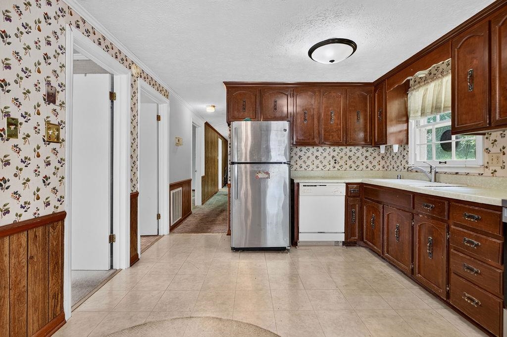 2755 LEE JACKSON HWY, STAUNTON, Virginia 24401, 4 Bedrooms Bedrooms, ,3 BathroomsBathrooms,Residential,2755 LEE JACKSON HWY,680641 MLS # 680641