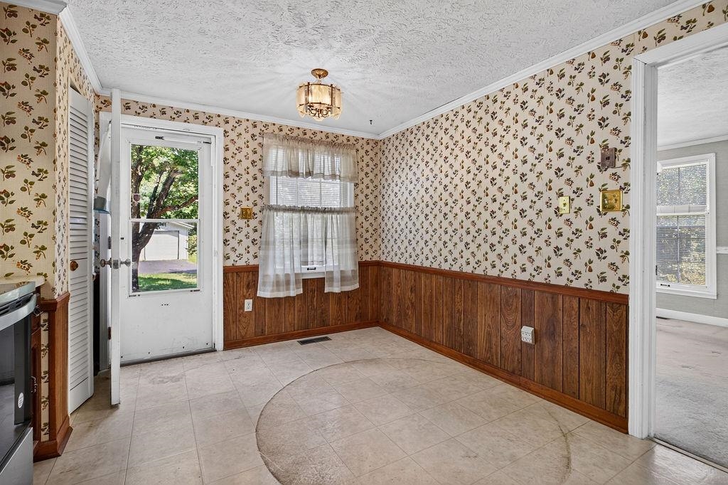 2755 LEE JACKSON HWY, STAUNTON, Virginia 24401, 4 Bedrooms Bedrooms, ,3 BathroomsBathrooms,Residential,2755 LEE JACKSON HWY,680641 MLS # 680641