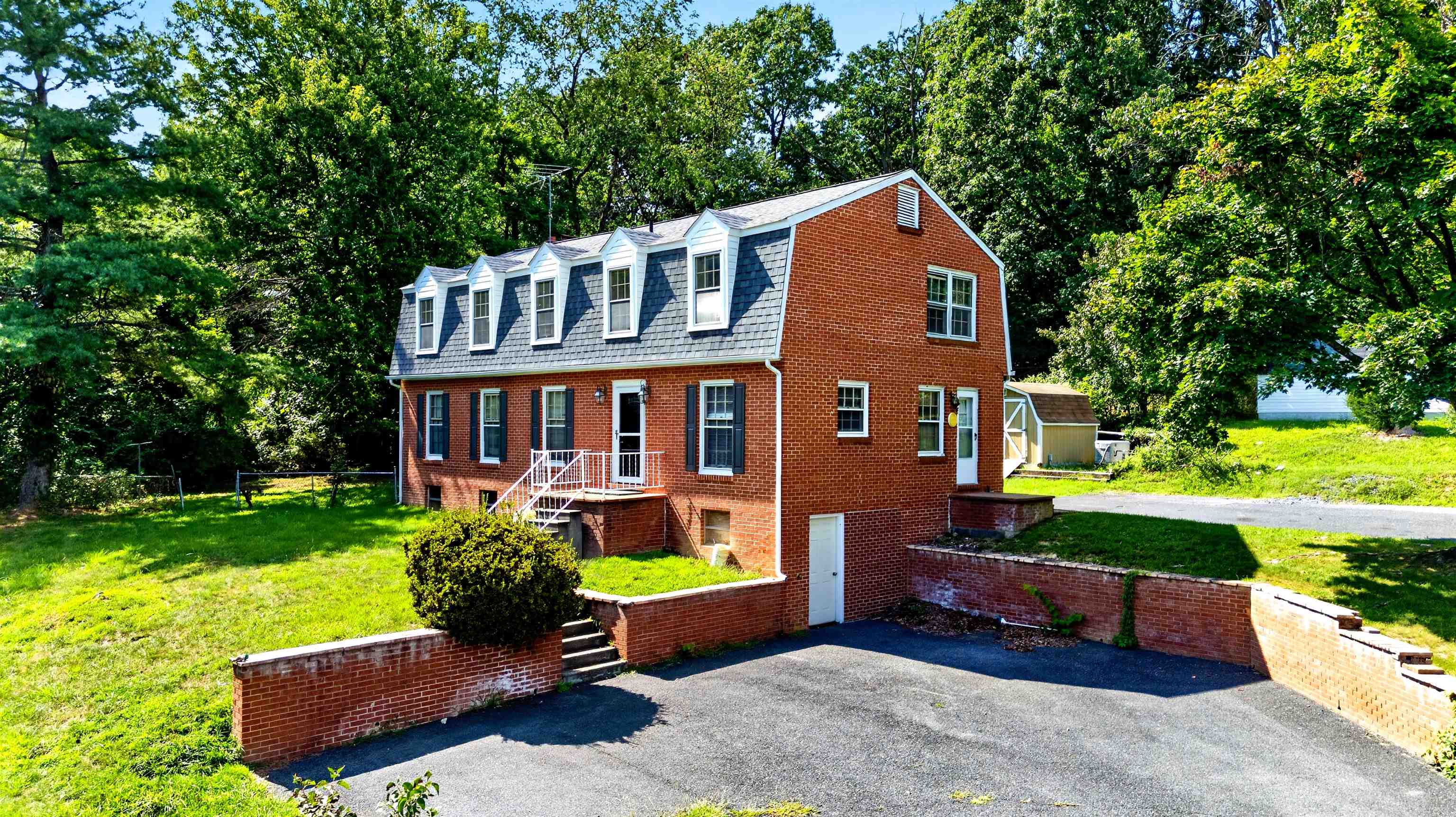 2755 LEE JACKSON HWY, STAUNTON, Virginia 24401, 4 Bedrooms Bedrooms, ,3 BathroomsBathrooms,Residential,2755 LEE JACKSON HWY,680641 MLS # 680641