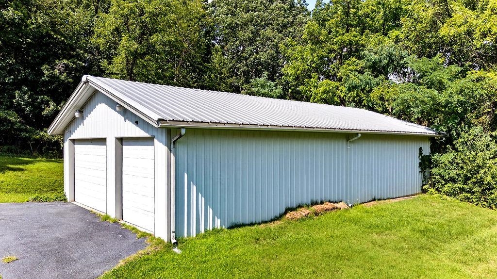 2755 LEE JACKSON HWY, STAUNTON, Virginia 24401, 4 Bedrooms Bedrooms, ,3 BathroomsBathrooms,Residential,2755 LEE JACKSON HWY,680641 MLS # 680641