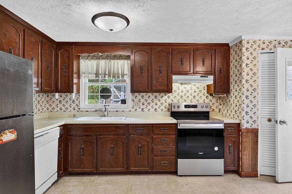 2755 LEE JACKSON HWY, STAUNTON, Virginia 24401, 4 Bedrooms Bedrooms, ,3 BathroomsBathrooms,Residential,2755 LEE JACKSON HWY,680641 MLS # 680641