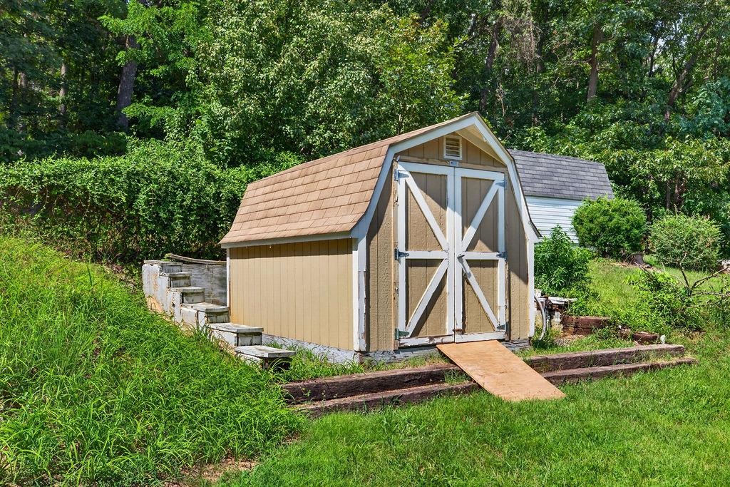2755 LEE JACKSON HWY, STAUNTON, Virginia 24401, 4 Bedrooms Bedrooms, ,3 BathroomsBathrooms,Residential,2755 LEE JACKSON HWY,680641 MLS # 680641