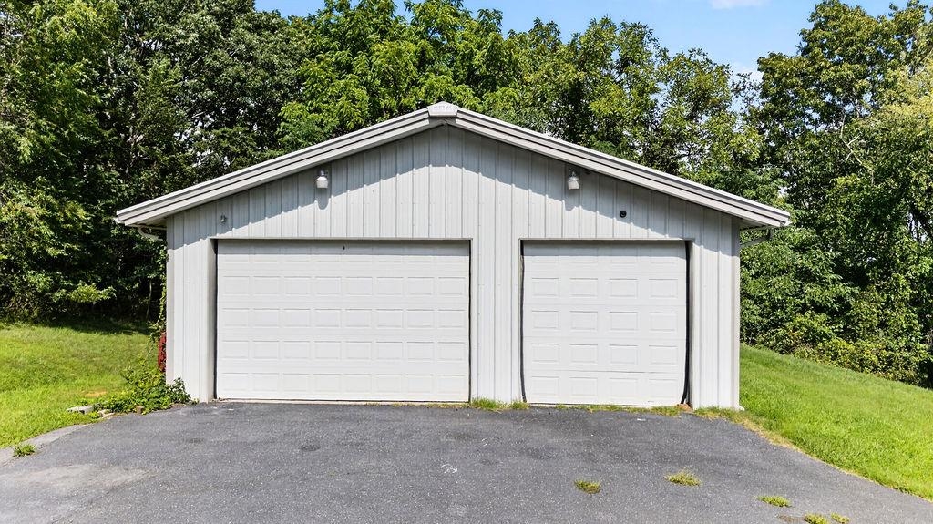 2755 LEE JACKSON HWY, STAUNTON, Virginia 24401, 4 Bedrooms Bedrooms, ,3 BathroomsBathrooms,Residential,2755 LEE JACKSON HWY,680641 MLS # 680641