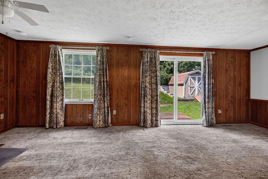 2755 LEE JACKSON HWY, STAUNTON, Virginia 24401, 4 Bedrooms Bedrooms, ,3 BathroomsBathrooms,Residential,2755 LEE JACKSON HWY,680641 MLS # 680641