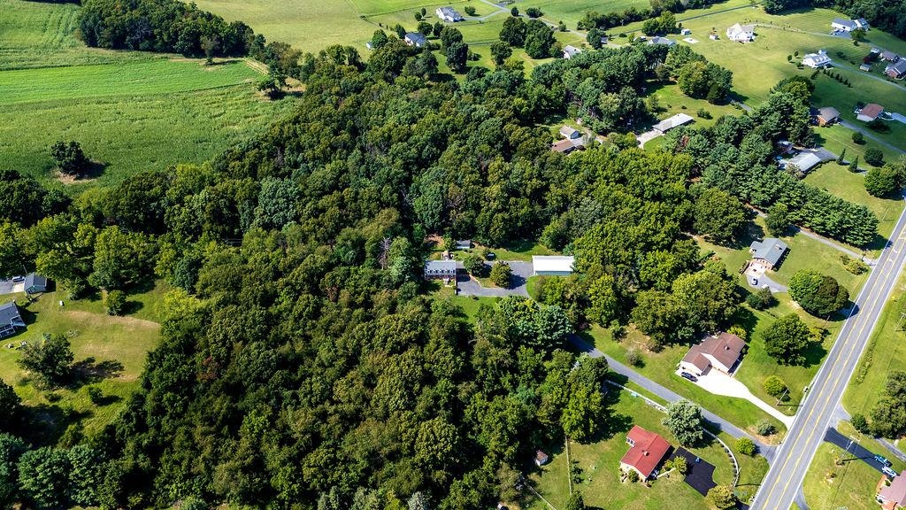 2755 LEE JACKSON HWY, STAUNTON, Virginia 24401, 4 Bedrooms Bedrooms, ,3 BathroomsBathrooms,Residential,2755 LEE JACKSON HWY,680641 MLS # 680641