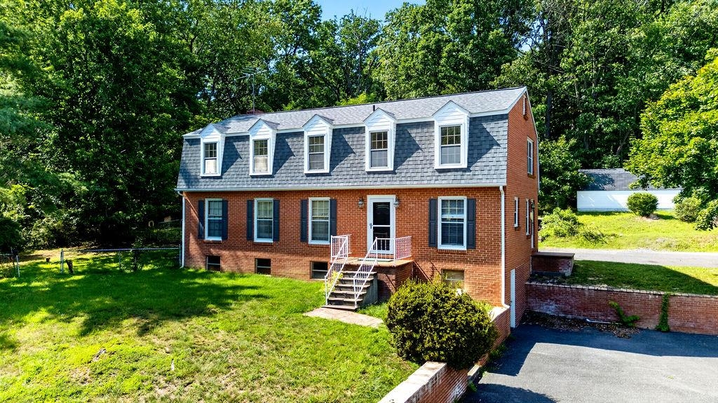 2755 LEE JACKSON HWY, STAUNTON, Virginia 24401, 4 Bedrooms Bedrooms, ,3 BathroomsBathrooms,Residential,2755 LEE JACKSON HWY,680641 MLS # 680641