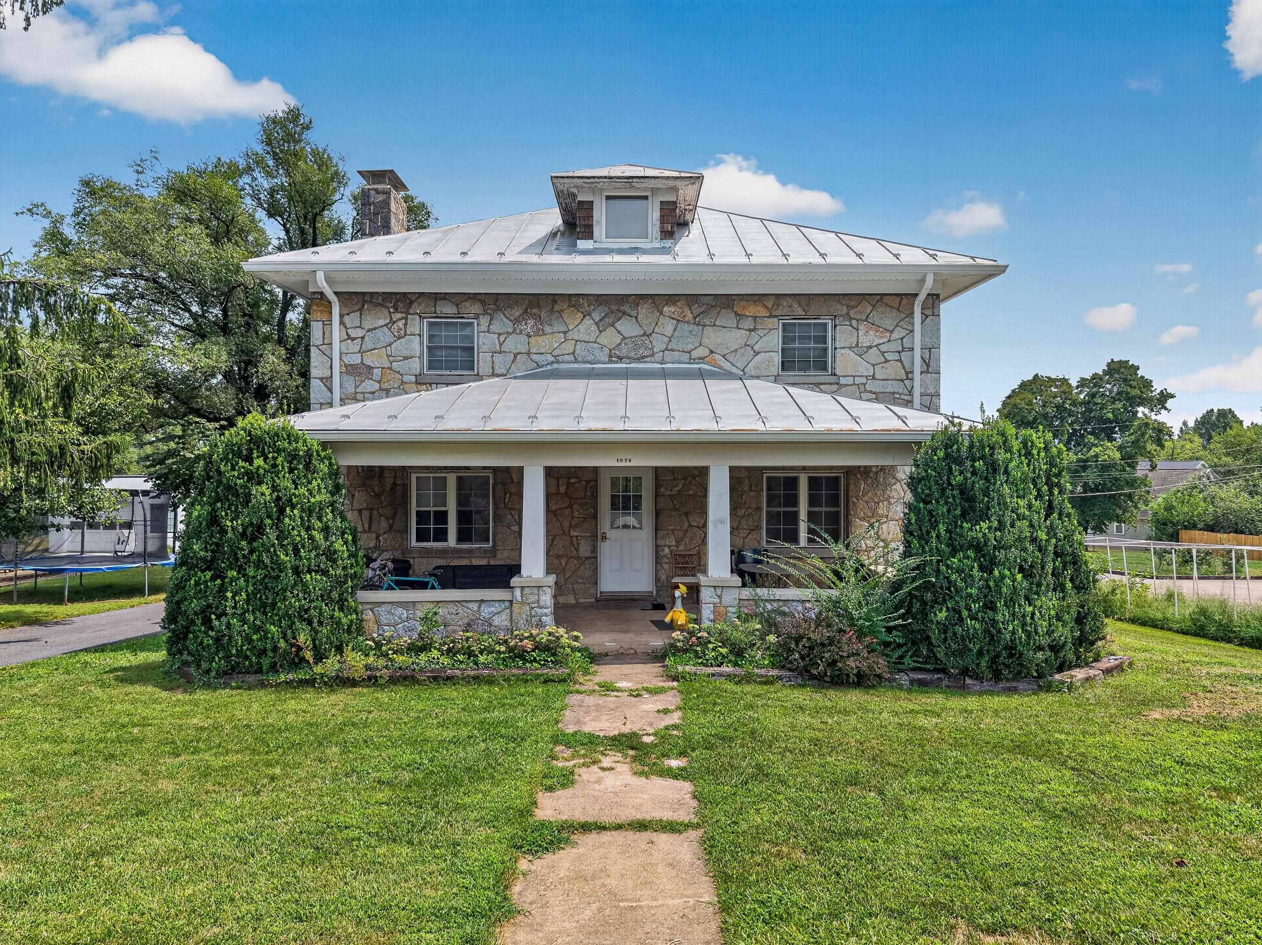 1076 COLLEGE AVE, HARRISONBURG, Virginia 22802, ,Residential,1076 COLLEGE AVE,680666 MLS # 680666