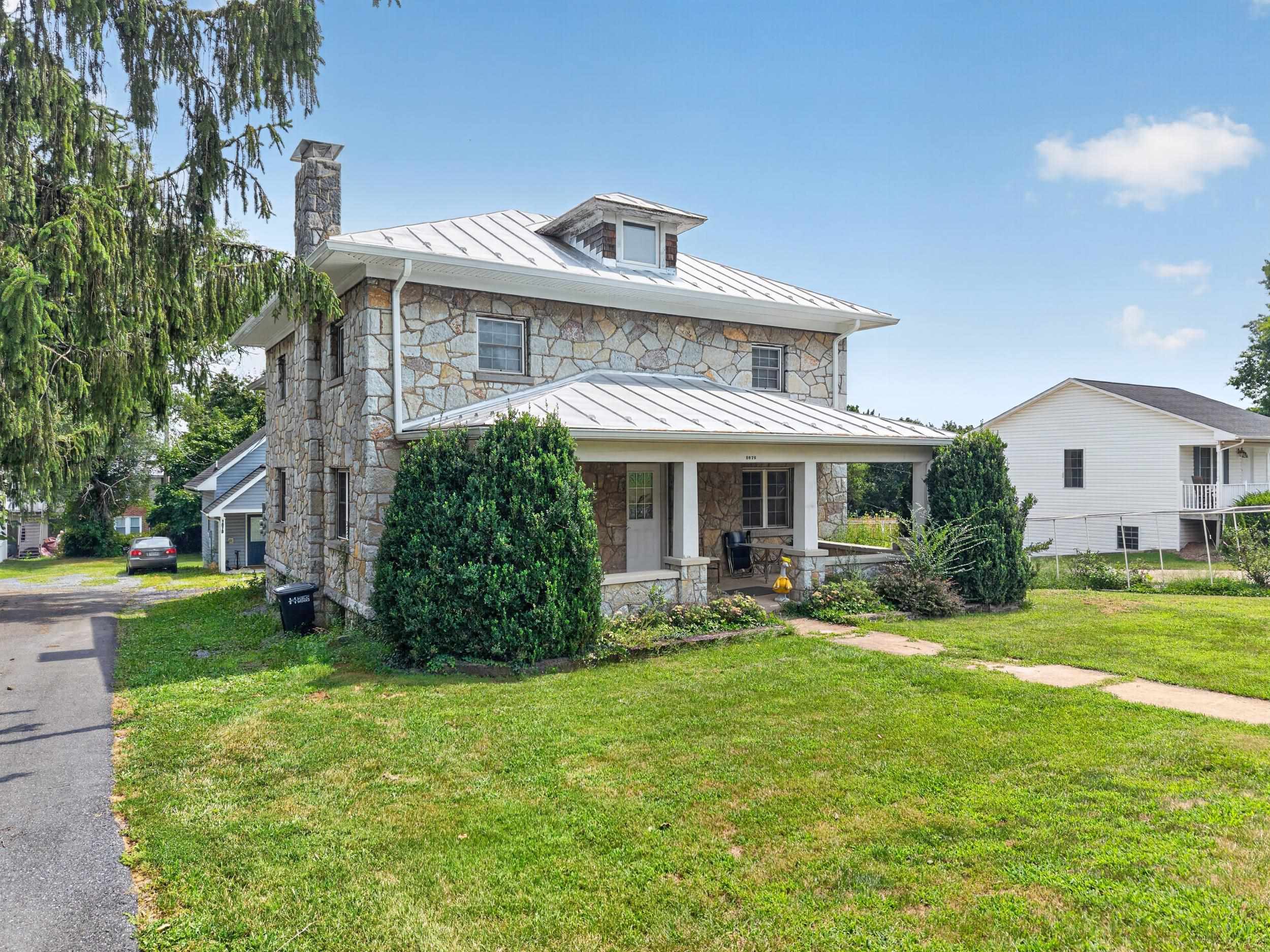 1076 COLLEGE AVE, HARRISONBURG, Virginia 22802, ,Residential,1076 COLLEGE AVE,680666 MLS # 680666