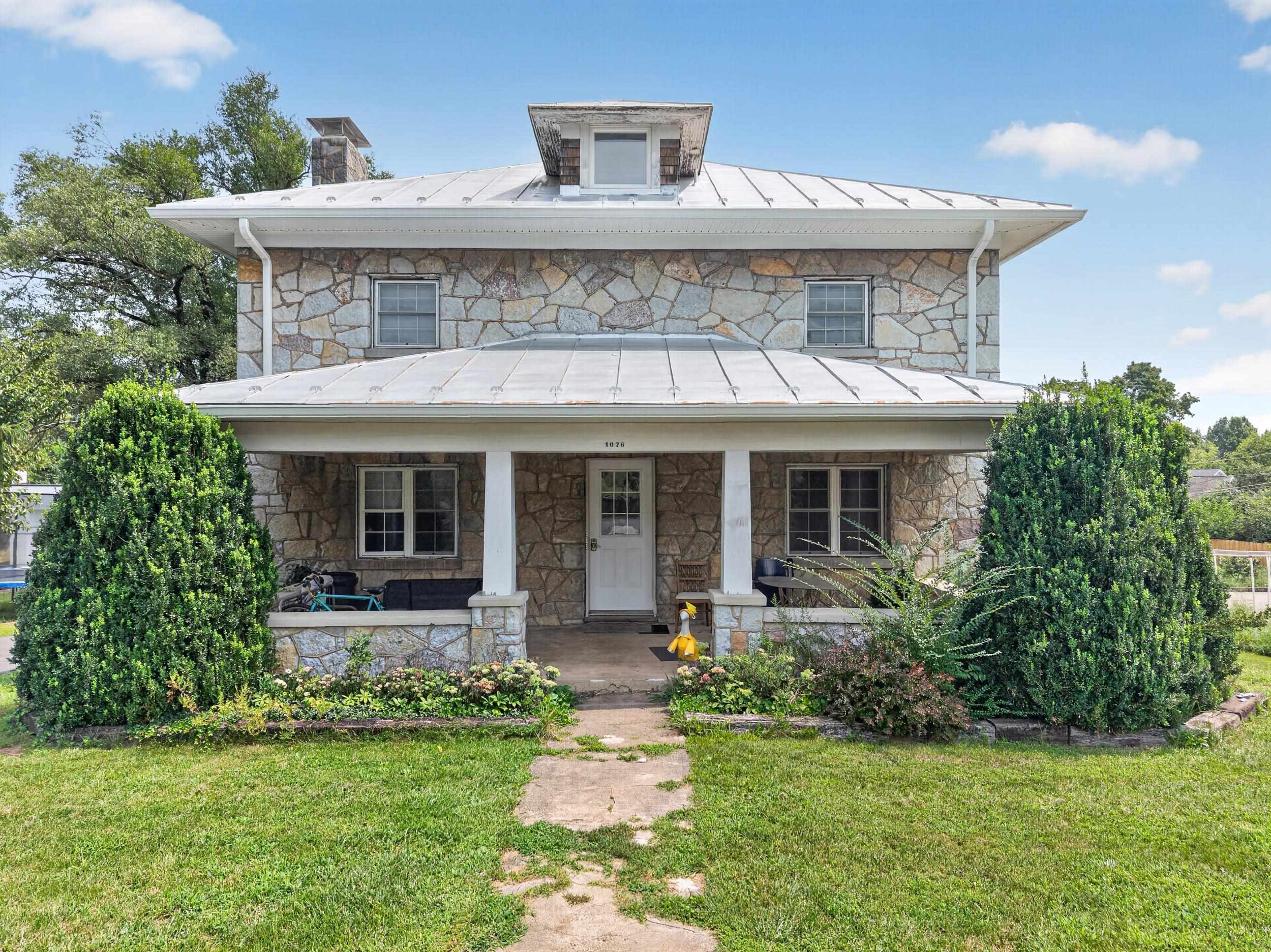 1076 COLLEGE AVE, HARRISONBURG, Virginia 22802, ,Residential,1076 COLLEGE AVE,680666 MLS # 680666