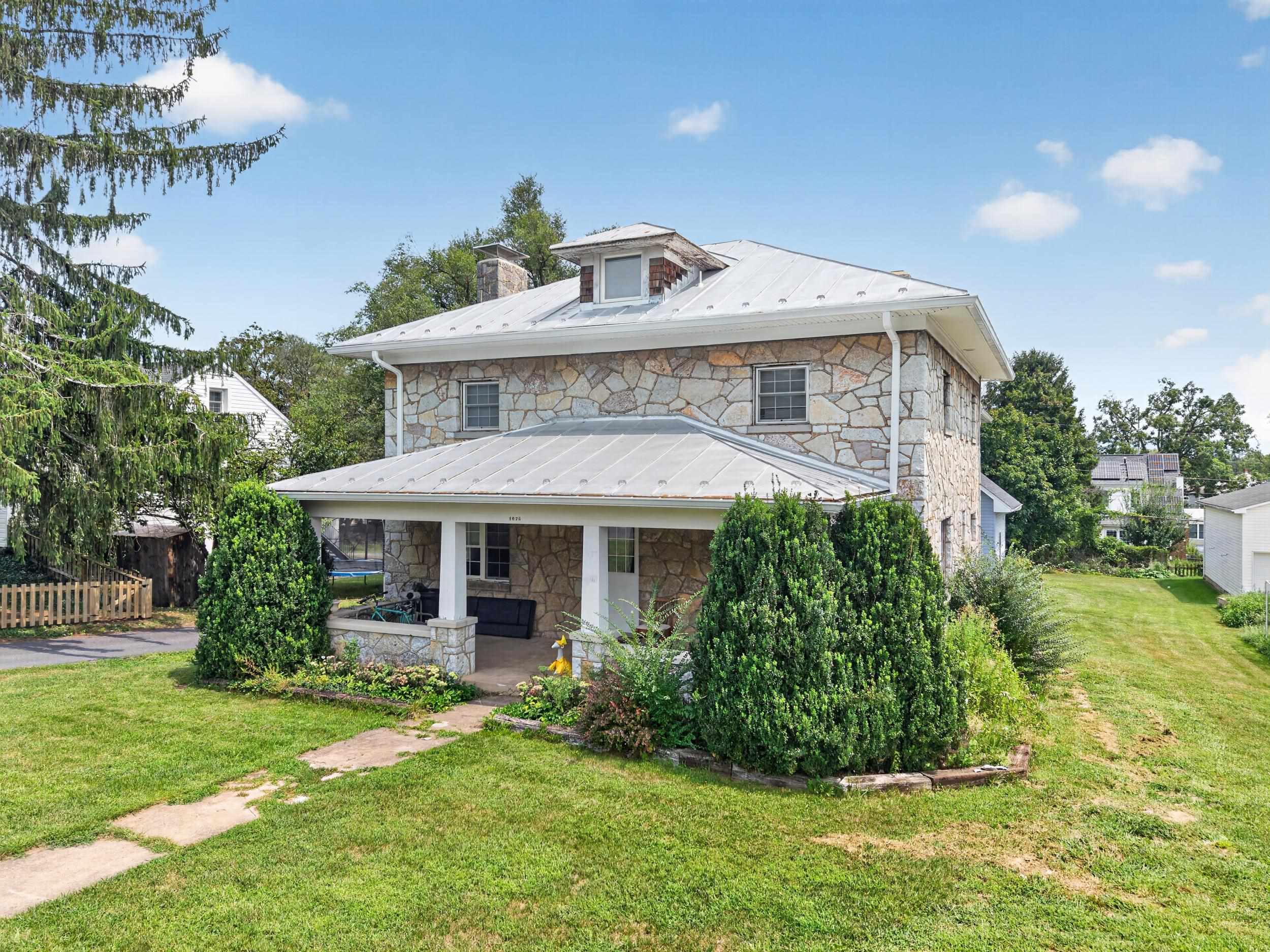 1076 COLLEGE AVE, HARRISONBURG, Virginia 22802, ,Residential,1076 COLLEGE AVE,680666 MLS # 680666
