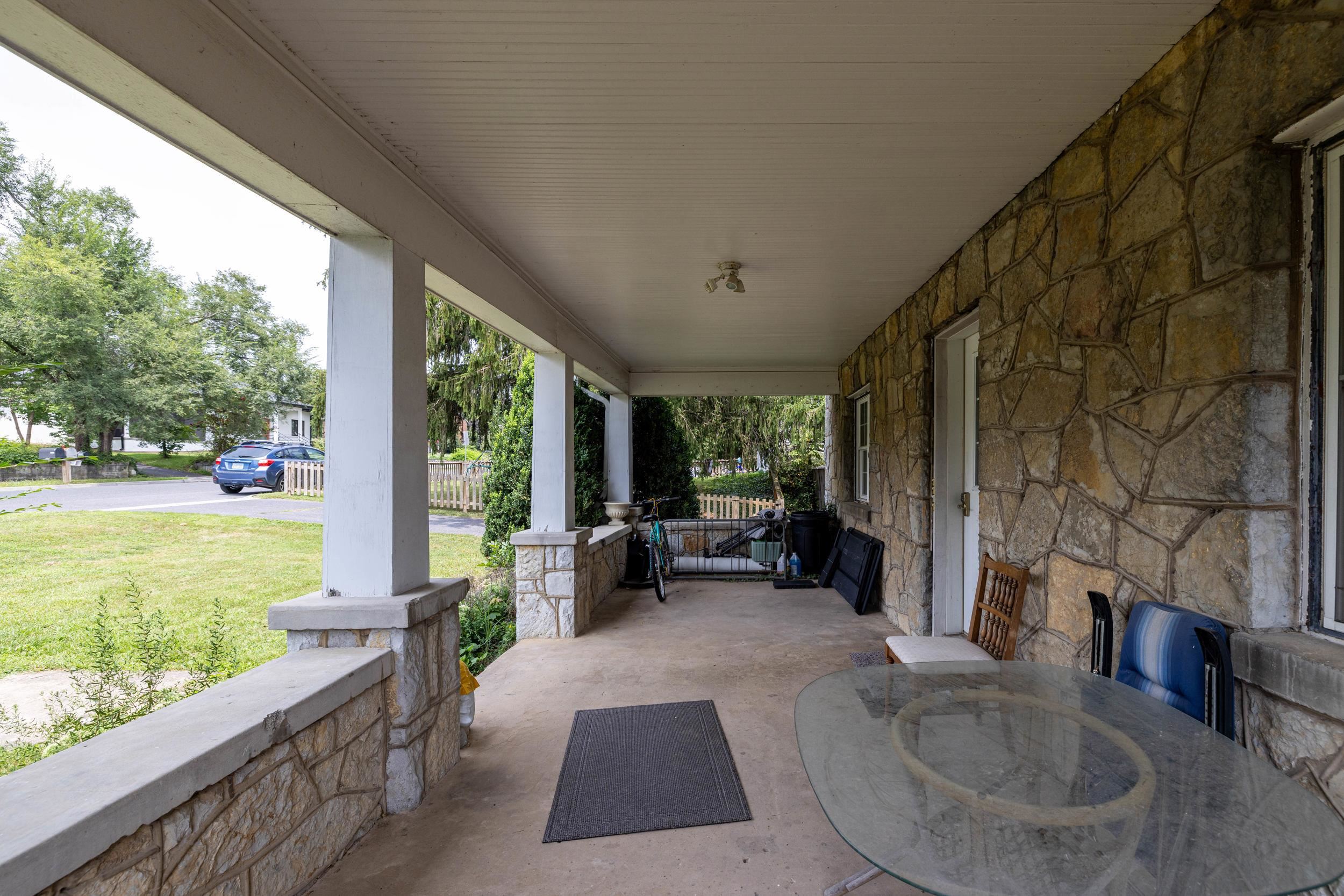 1076 COLLEGE AVE, HARRISONBURG, Virginia 22802, ,Residential,1076 COLLEGE AVE,680666 MLS # 680666