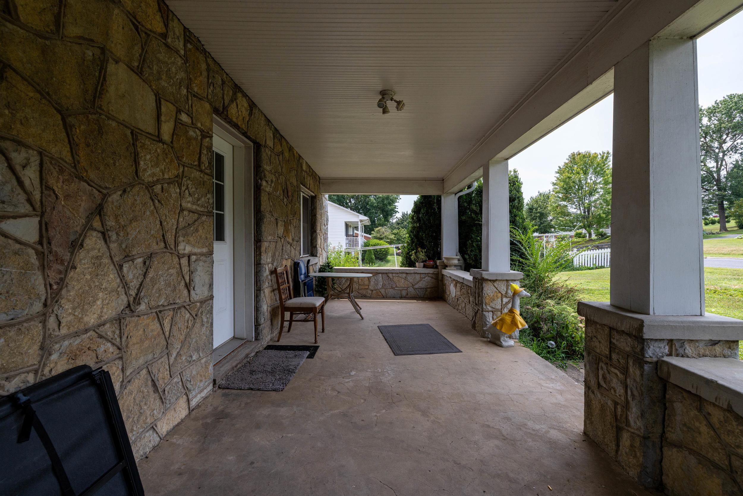 1076 COLLEGE AVE, HARRISONBURG, Virginia 22802, ,Residential,1076 COLLEGE AVE,680666 MLS # 680666