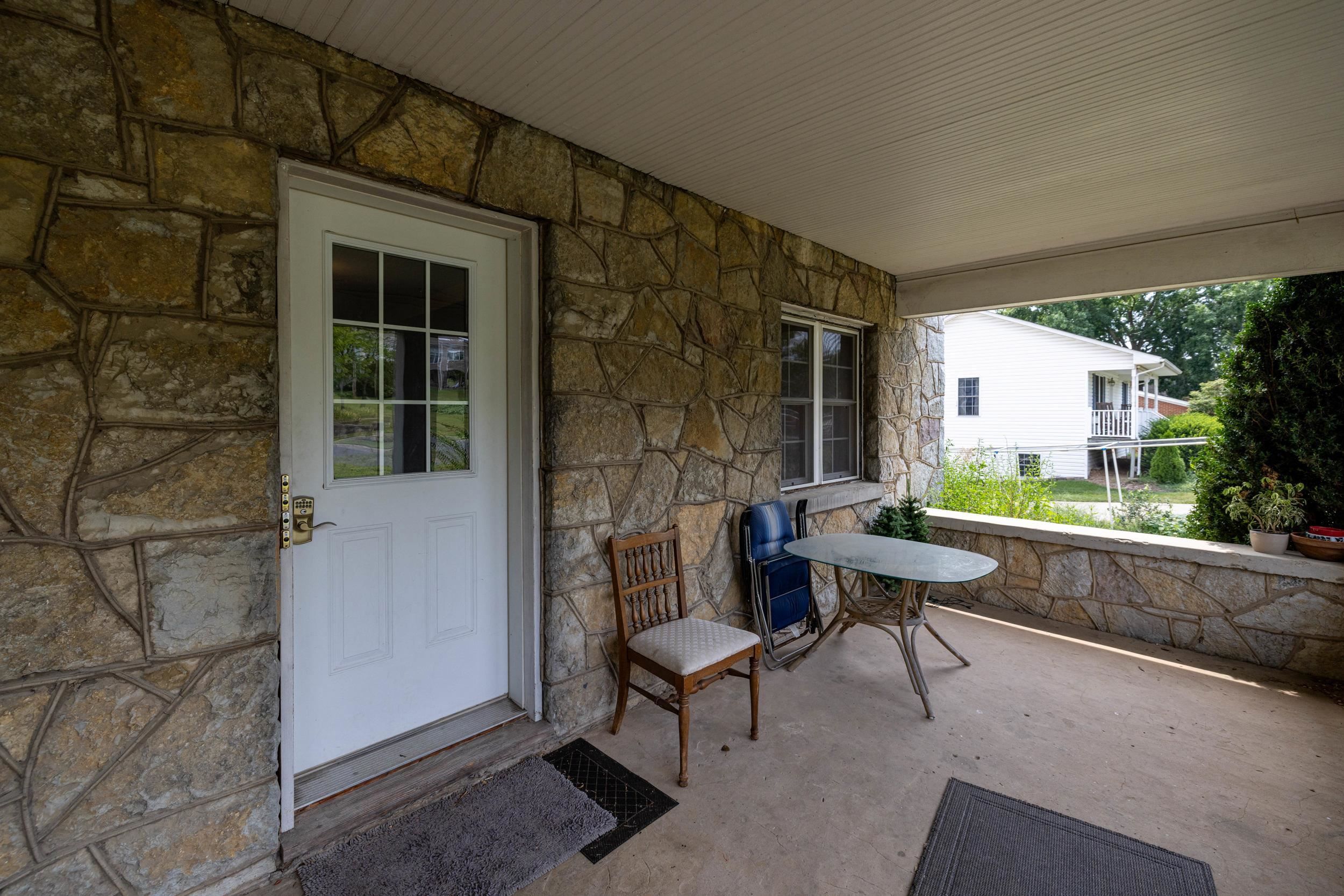 1076 COLLEGE AVE, HARRISONBURG, Virginia 22802, ,Residential,1076 COLLEGE AVE,680666 MLS # 680666