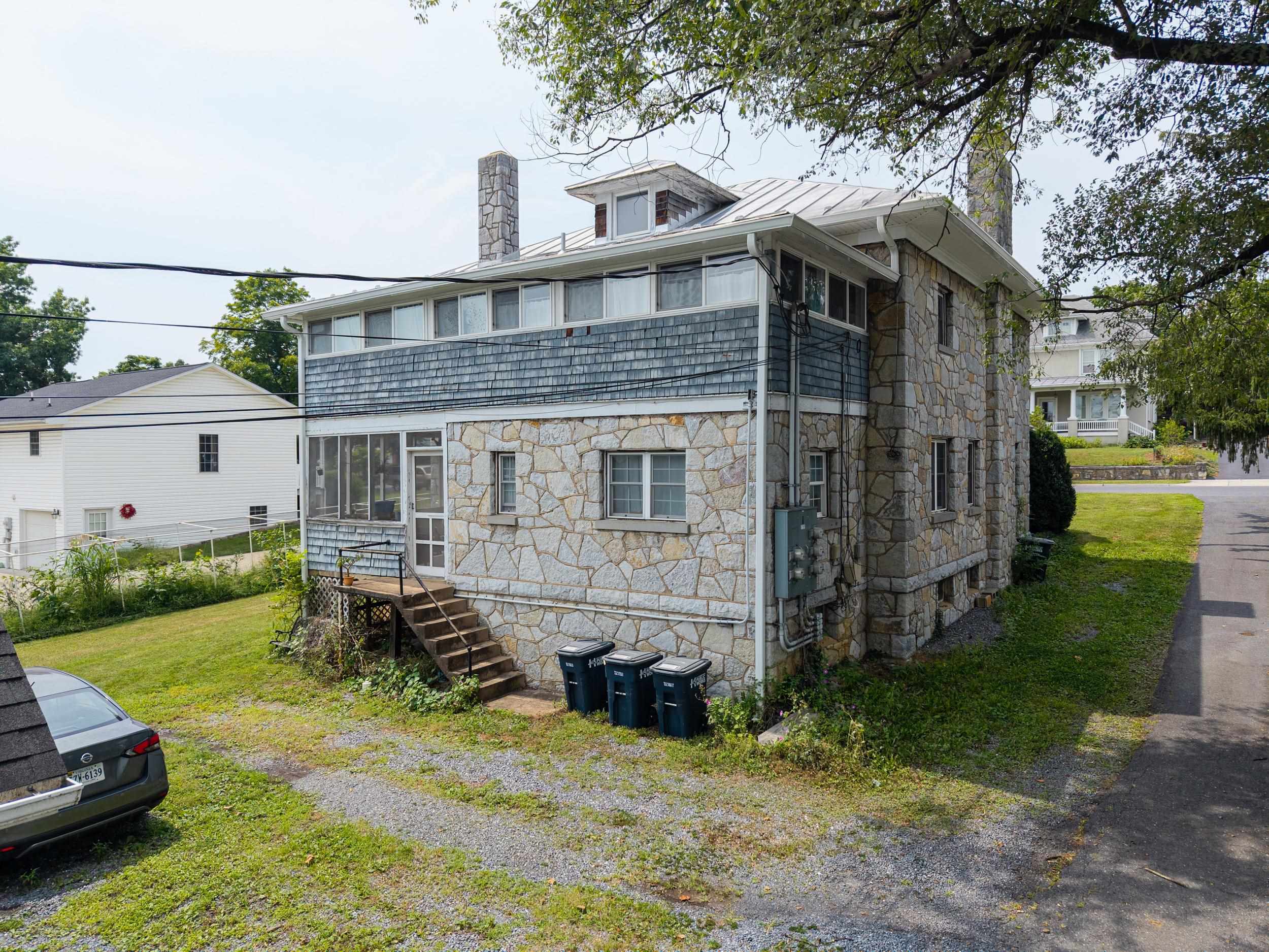 1076 COLLEGE AVE, HARRISONBURG, Virginia 22802, ,Residential,1076 COLLEGE AVE,680666 MLS # 680666