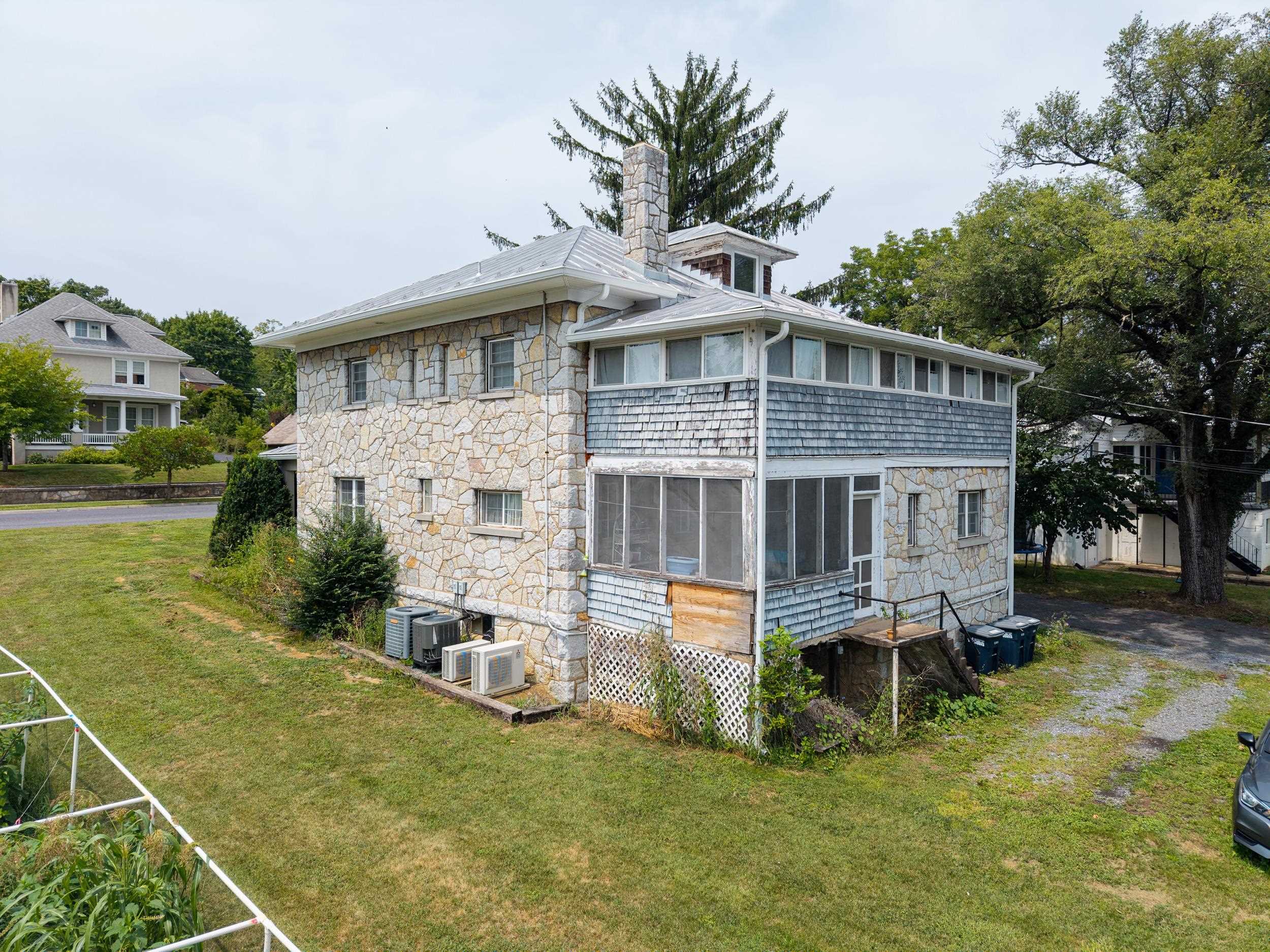 1076 COLLEGE AVE, HARRISONBURG, Virginia 22802, ,Residential,1076 COLLEGE AVE,680666 MLS # 680666