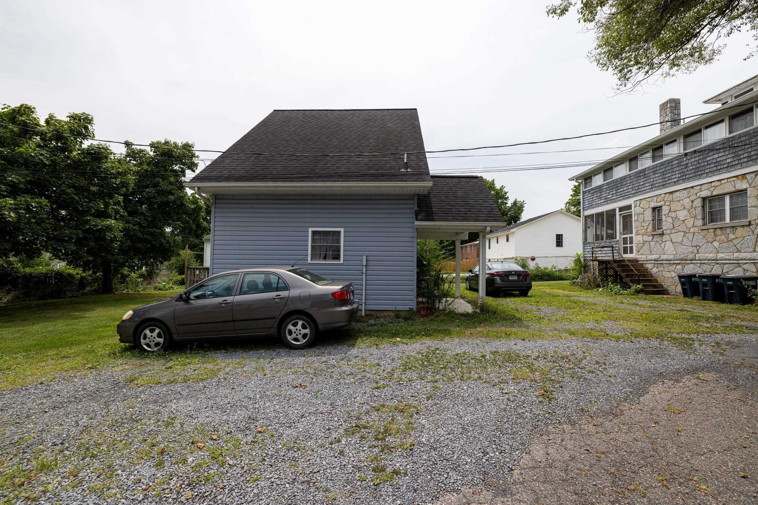 1076 COLLEGE AVE, HARRISONBURG, Virginia 22802, ,Residential,1076 COLLEGE AVE,680666 MLS # 680666
