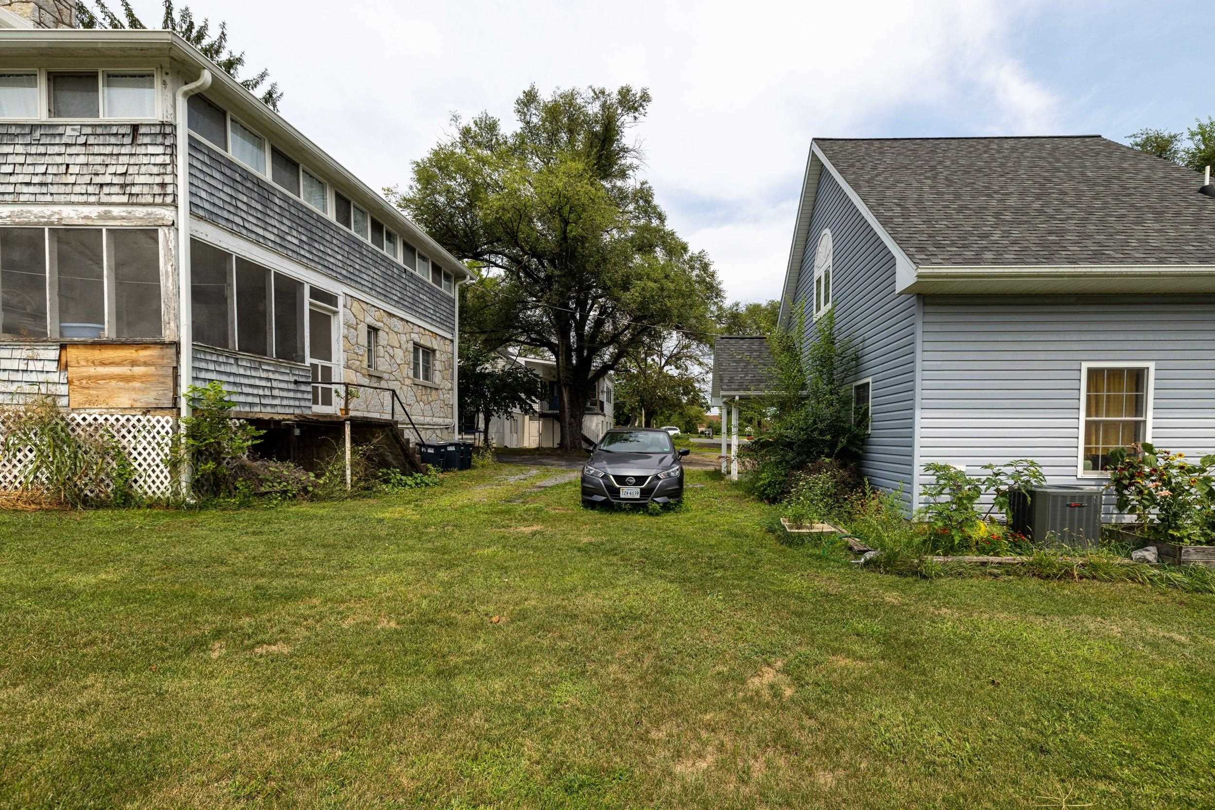 1076 COLLEGE AVE, HARRISONBURG, Virginia 22802, ,Residential,1076 COLLEGE AVE,680666 MLS # 680666