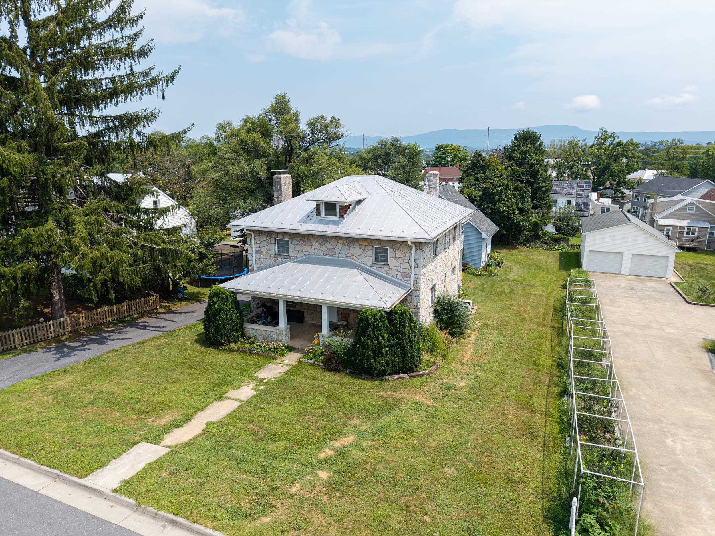 1076 COLLEGE AVE, HARRISONBURG, Virginia 22802, ,Residential,1076 COLLEGE AVE,680666 MLS # 680666