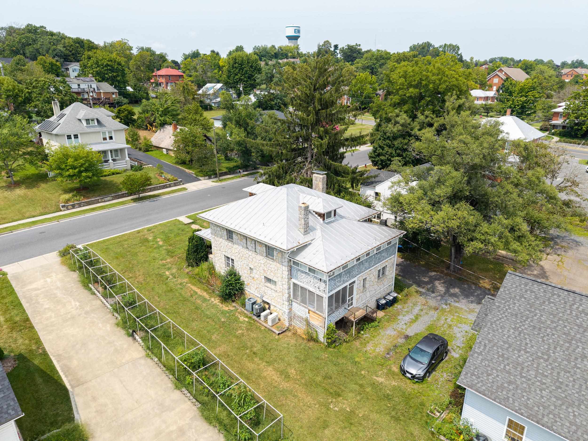 1076 COLLEGE AVE, HARRISONBURG, Virginia 22802, ,Residential,1076 COLLEGE AVE,680666 MLS # 680666