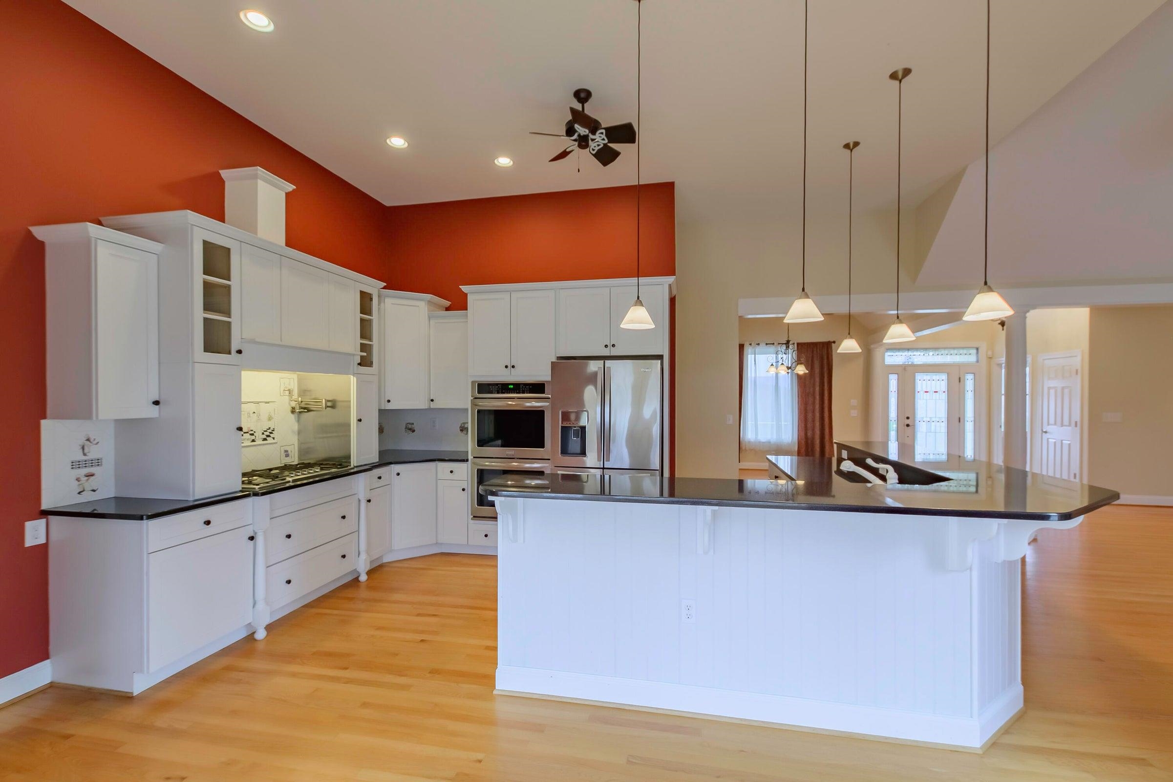 You can sit and eat at the kitchen counter. You can sit and eat at the kitchen counter.