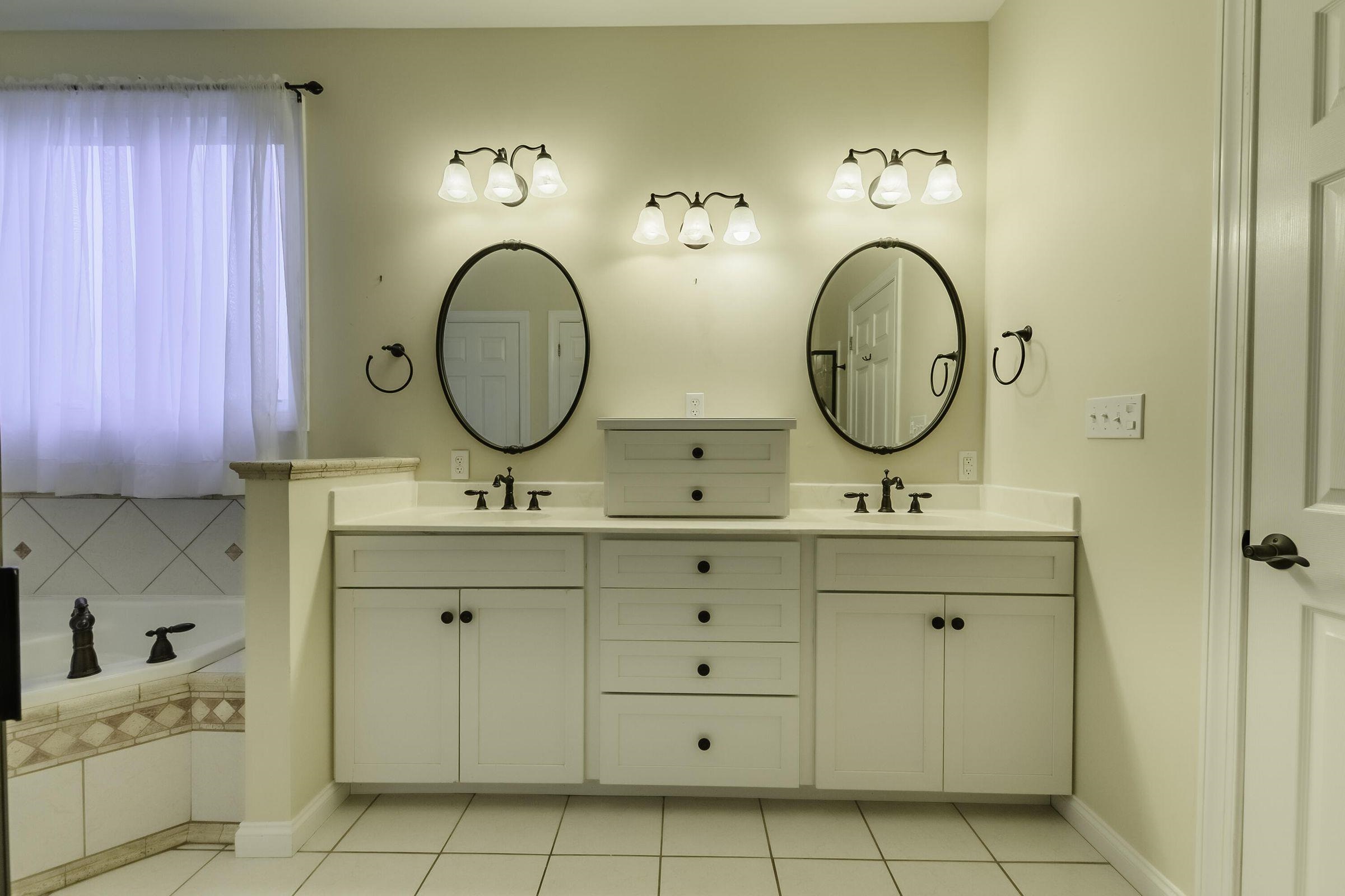 Double sinks in the Primary Bath. Double sinks in the Primary Bath.