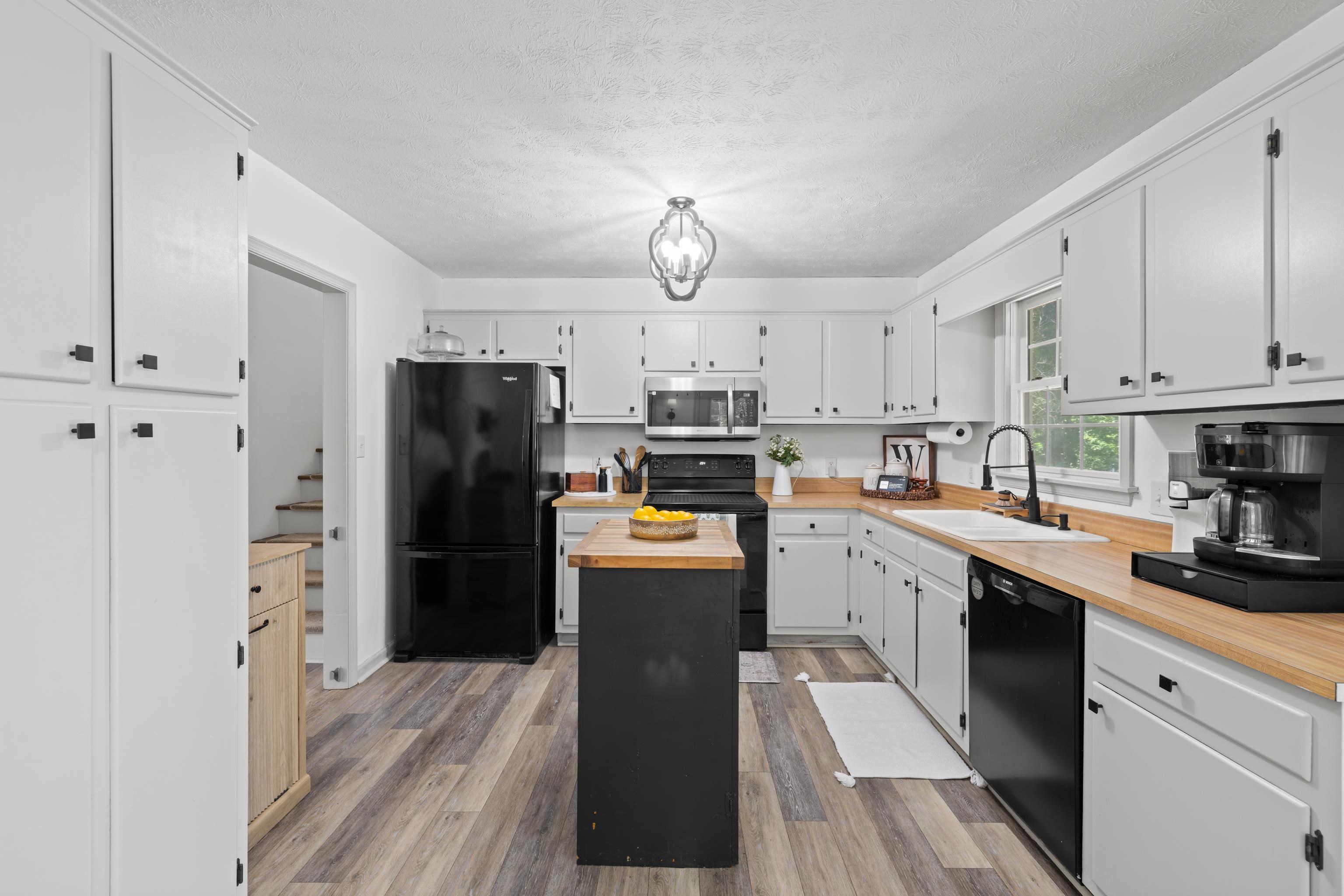 16 KINGSTON CT, STUARTS DRAFT, Virginia 24477, 3 Bedrooms Bedrooms, ,3 BathroomsBathrooms,Residential,16 KINGSTON CT,678012 MLS # 678012 16 KINGSTON CT, STUARTS DRAFT, Virginia 24477, 3 Bedrooms Bedrooms, ,3 BathroomsBathrooms,Residential,16 KINGSTON CT,678012 MLS # 678012