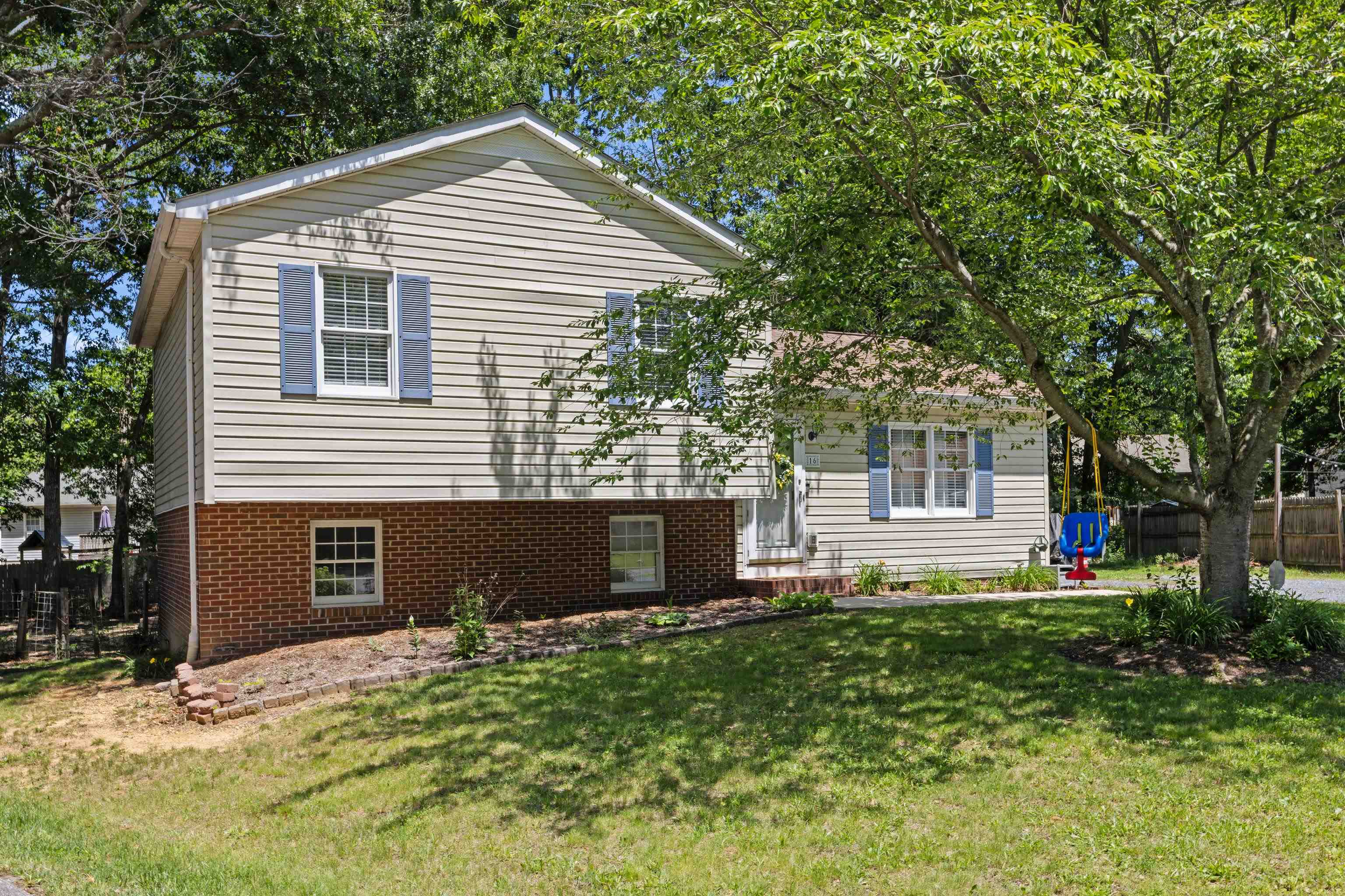16 KINGSTON CT, STUARTS DRAFT, Virginia 24477, 3 Bedrooms Bedrooms, ,3 BathroomsBathrooms,Residential,16 KINGSTON CT,678012 MLS # 678012 16 KINGSTON CT, STUARTS DRAFT, Virginia 24477, 3 Bedrooms Bedrooms, ,3 BathroomsBathrooms,Residential,16 KINGSTON CT,678012 MLS # 678012