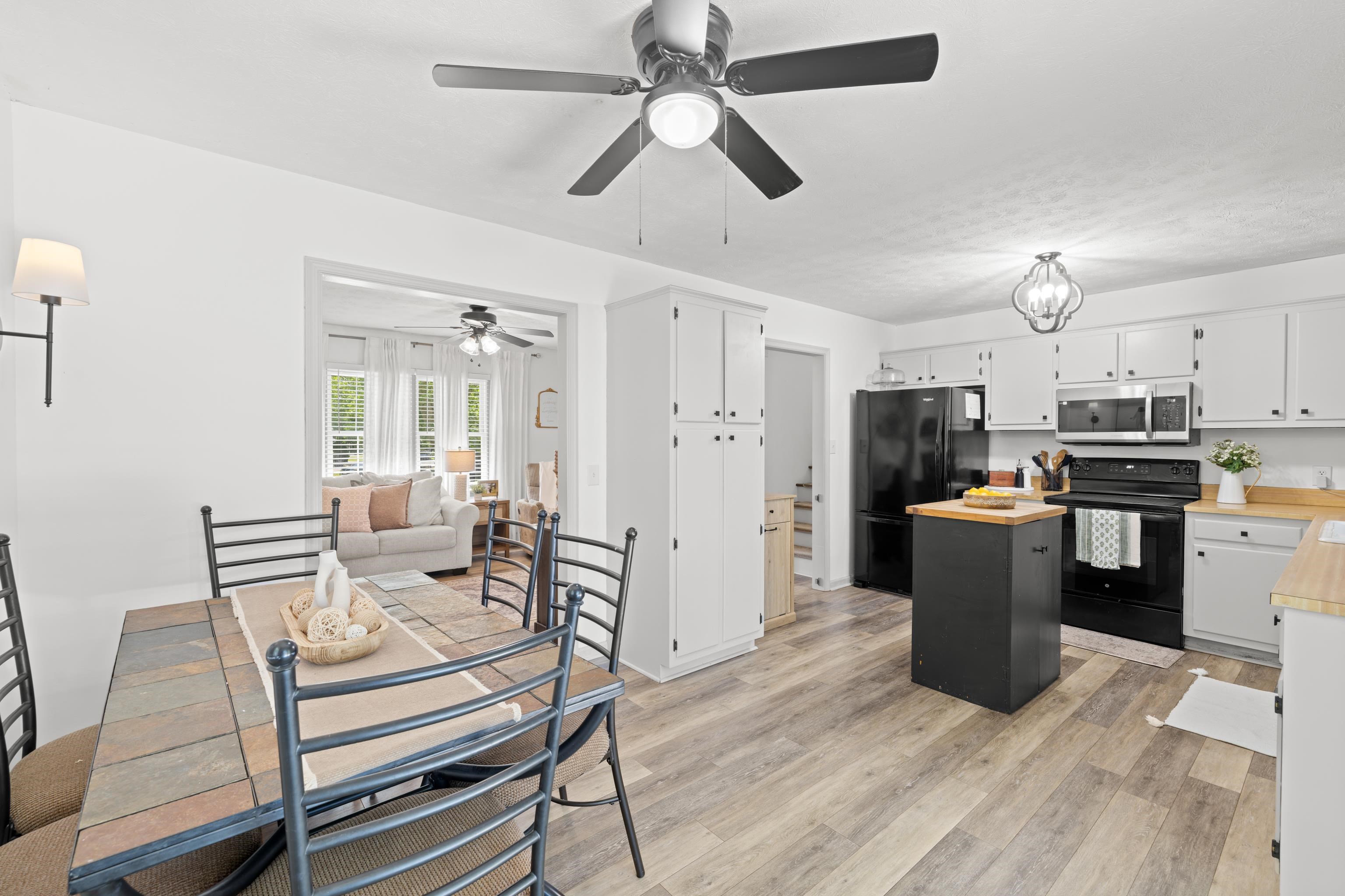 16 KINGSTON CT, STUARTS DRAFT, Virginia 24477, 3 Bedrooms Bedrooms, ,3 BathroomsBathrooms,Residential,16 KINGSTON CT,678012 MLS # 678012 16 KINGSTON CT, STUARTS DRAFT, Virginia 24477, 3 Bedrooms Bedrooms, ,3 BathroomsBathrooms,Residential,16 KINGSTON CT,678012 MLS # 678012