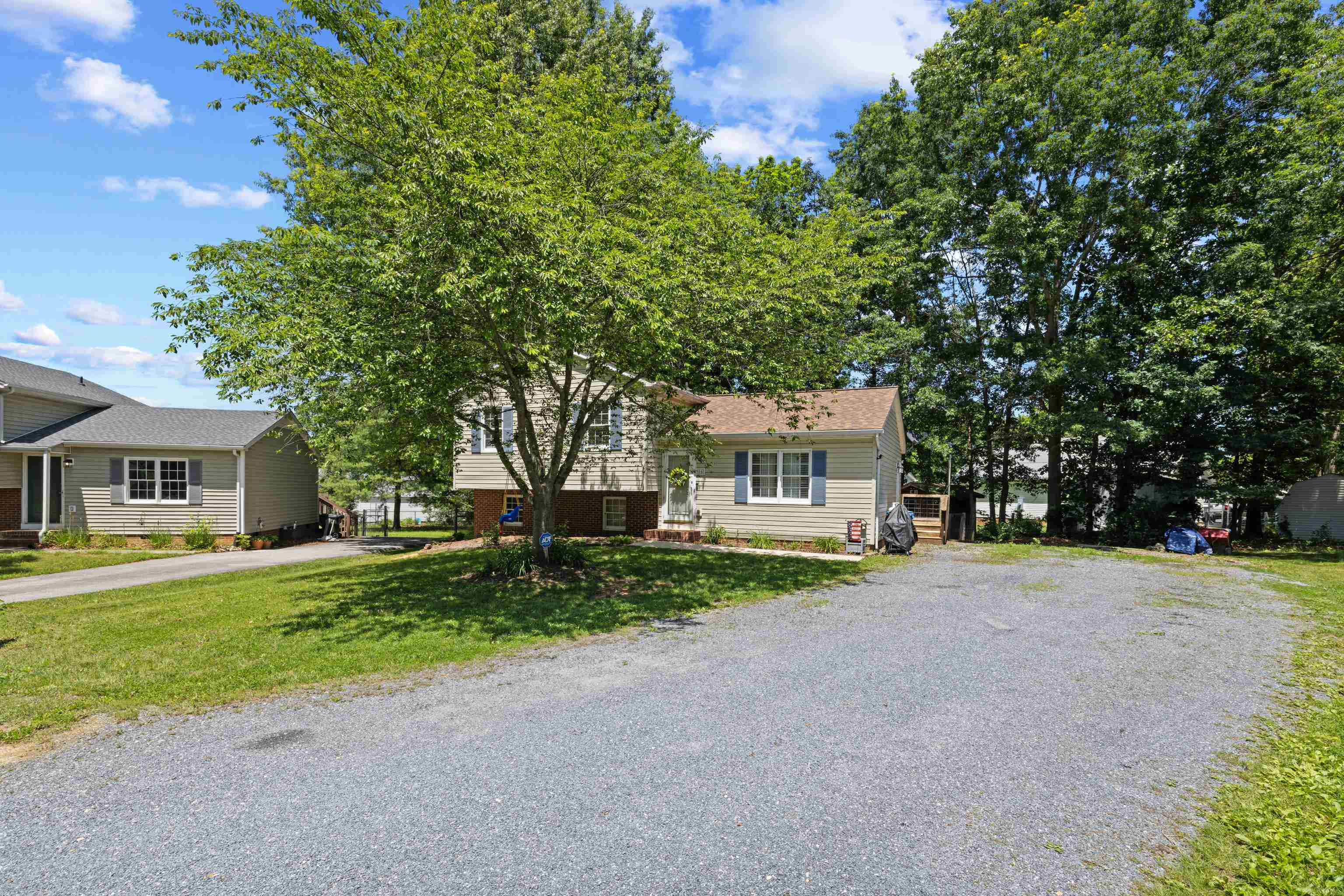 16 KINGSTON CT, STUARTS DRAFT, Virginia 24477, 3 Bedrooms Bedrooms, ,3 BathroomsBathrooms,Residential,16 KINGSTON CT,678012 MLS # 678012 16 KINGSTON CT, STUARTS DRAFT, Virginia 24477, 3 Bedrooms Bedrooms, ,3 BathroomsBathrooms,Residential,16 KINGSTON CT,678012 MLS # 678012