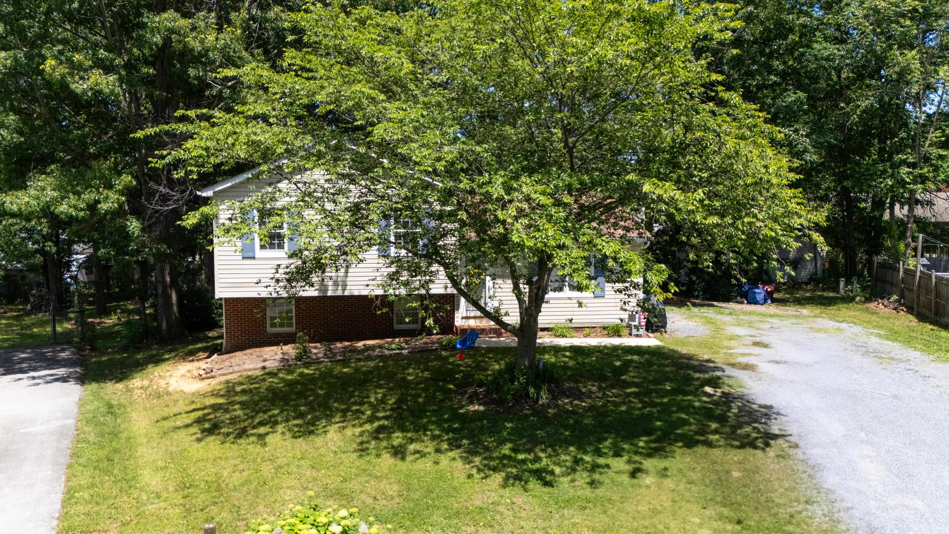 16 KINGSTON CT, STUARTS DRAFT, Virginia 24477, 3 Bedrooms Bedrooms, ,3 BathroomsBathrooms,Residential,16 KINGSTON CT,678012 MLS # 678012 16 KINGSTON CT, STUARTS DRAFT, Virginia 24477, 3 Bedrooms Bedrooms, ,3 BathroomsBathrooms,Residential,16 KINGSTON CT,678012 MLS # 678012