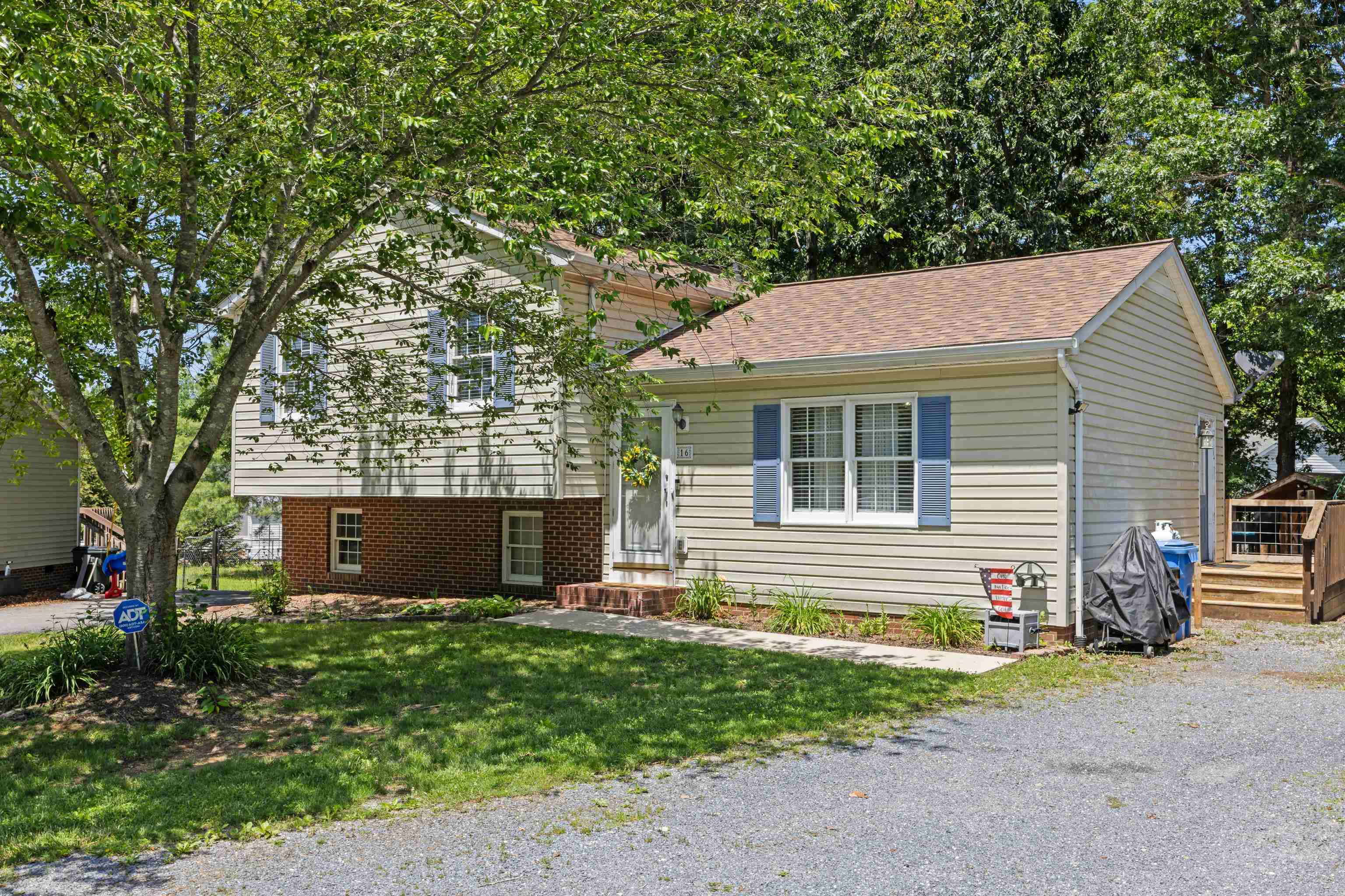 16 KINGSTON CT, STUARTS DRAFT, Virginia 24477, 3 Bedrooms Bedrooms, ,3 BathroomsBathrooms,Residential,16 KINGSTON CT,678012 MLS # 678012 16 KINGSTON CT, STUARTS DRAFT, Virginia 24477, 3 Bedrooms Bedrooms, ,3 BathroomsBathrooms,Residential,16 KINGSTON CT,678012 MLS # 678012