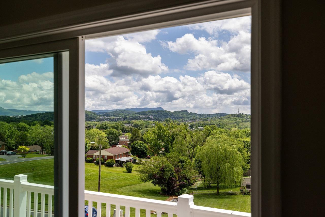 1823 SW WILLOW HILL DR, HARRISONBURG, Virginia 22801, 5 Bedrooms Bedrooms, ,2 BathroomsBathrooms,Residential,1823 SW WILLOW HILL DR,678978 MLS # 678978 1823 SW WILLOW HILL DR, HARRISONBURG, Virginia 22801, 5 Bedrooms Bedrooms, ,2 BathroomsBathrooms,Residential,1823 SW WILLOW HILL DR,678978 MLS # 678978