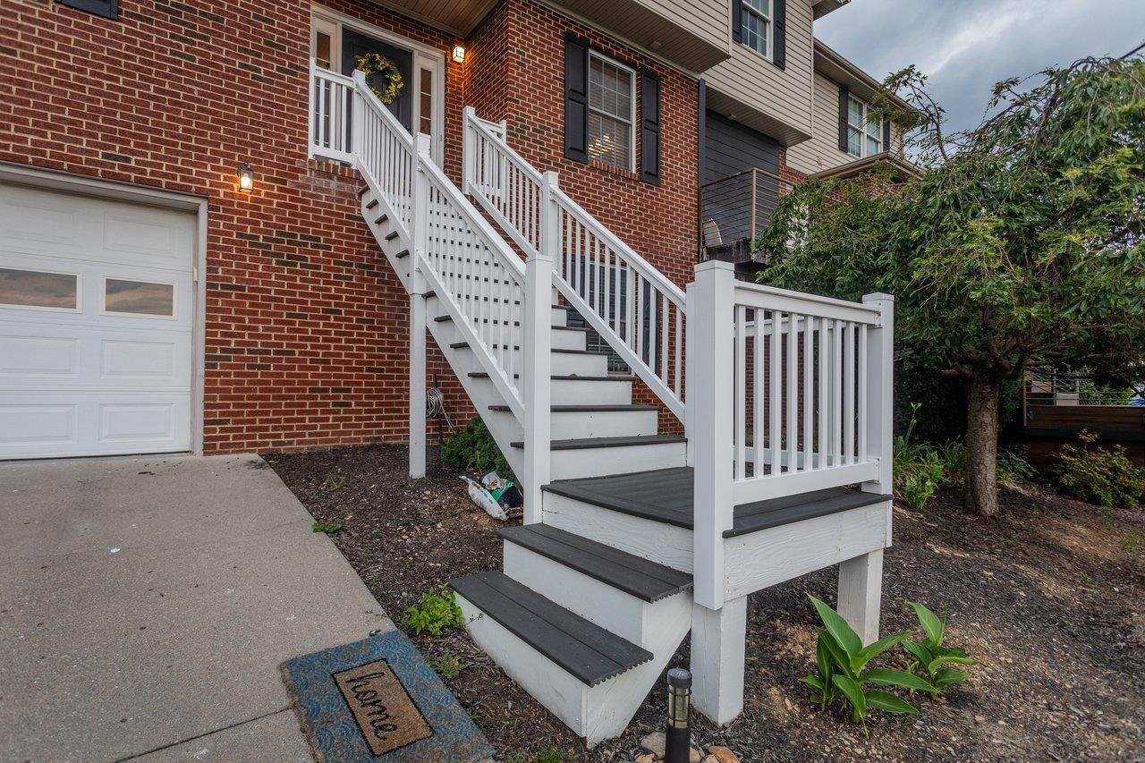 1823 SW WILLOW HILL DR, HARRISONBURG, Virginia 22801, 5 Bedrooms Bedrooms, ,2 BathroomsBathrooms,Residential,1823 SW WILLOW HILL DR,678978 MLS # 678978 1823 SW WILLOW HILL DR, HARRISONBURG, Virginia 22801, 5 Bedrooms Bedrooms, ,2 BathroomsBathrooms,Residential,1823 SW WILLOW HILL DR,678978 MLS # 678978