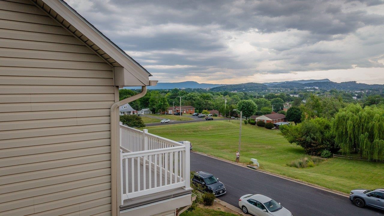 1823 SW WILLOW HILL DR, HARRISONBURG, Virginia 22801, 5 Bedrooms Bedrooms, ,2 BathroomsBathrooms,Residential,1823 SW WILLOW HILL DR,678978 MLS # 678978 1823 SW WILLOW HILL DR, HARRISONBURG, Virginia 22801, 5 Bedrooms Bedrooms, ,2 BathroomsBathrooms,Residential,1823 SW WILLOW HILL DR,678978 MLS # 678978