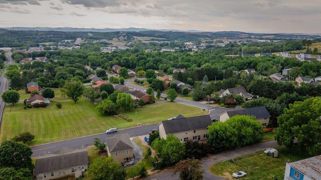 1823 SW WILLOW HILL DR, HARRISONBURG, Virginia 22801, 5 Bedrooms Bedrooms, ,2 BathroomsBathrooms,Residential,1823 SW WILLOW HILL DR,678978 MLS # 678978 1823 SW WILLOW HILL DR, HARRISONBURG, Virginia 22801, 5 Bedrooms Bedrooms, ,2 BathroomsBathrooms,Residential,1823 SW WILLOW HILL DR,678978 MLS # 678978