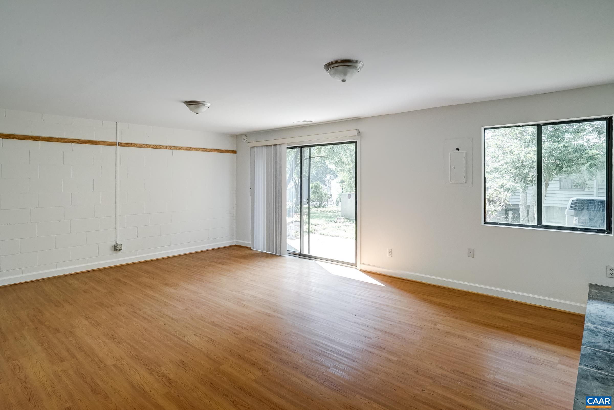 Huge basement den/rec room could also be a third bedroom Huge basement den/rec room could also be a third bedroom