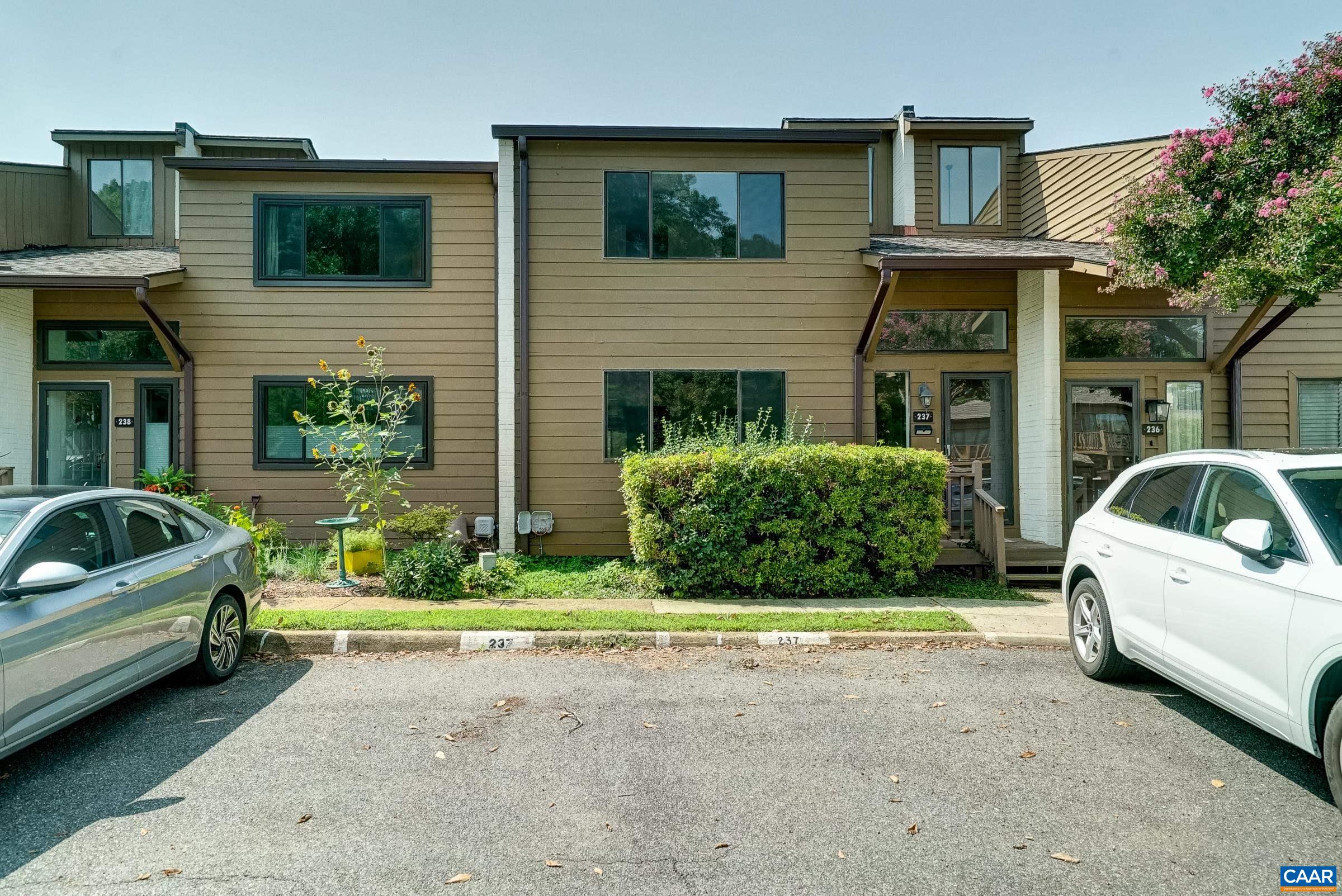 237 HARVEST DR, CHARLOTTESVILLE, Virginia 22903, 2 Bedrooms Bedrooms, ,3 BathroomsBathrooms,Residential,237 HARVEST DR,680654 MLS # 680654 237 HARVEST DR, CHARLOTTESVILLE, Virginia 22903, 2 Bedrooms Bedrooms, ,3 BathroomsBathrooms,Residential,237 HARVEST DR,680654 MLS # 680654